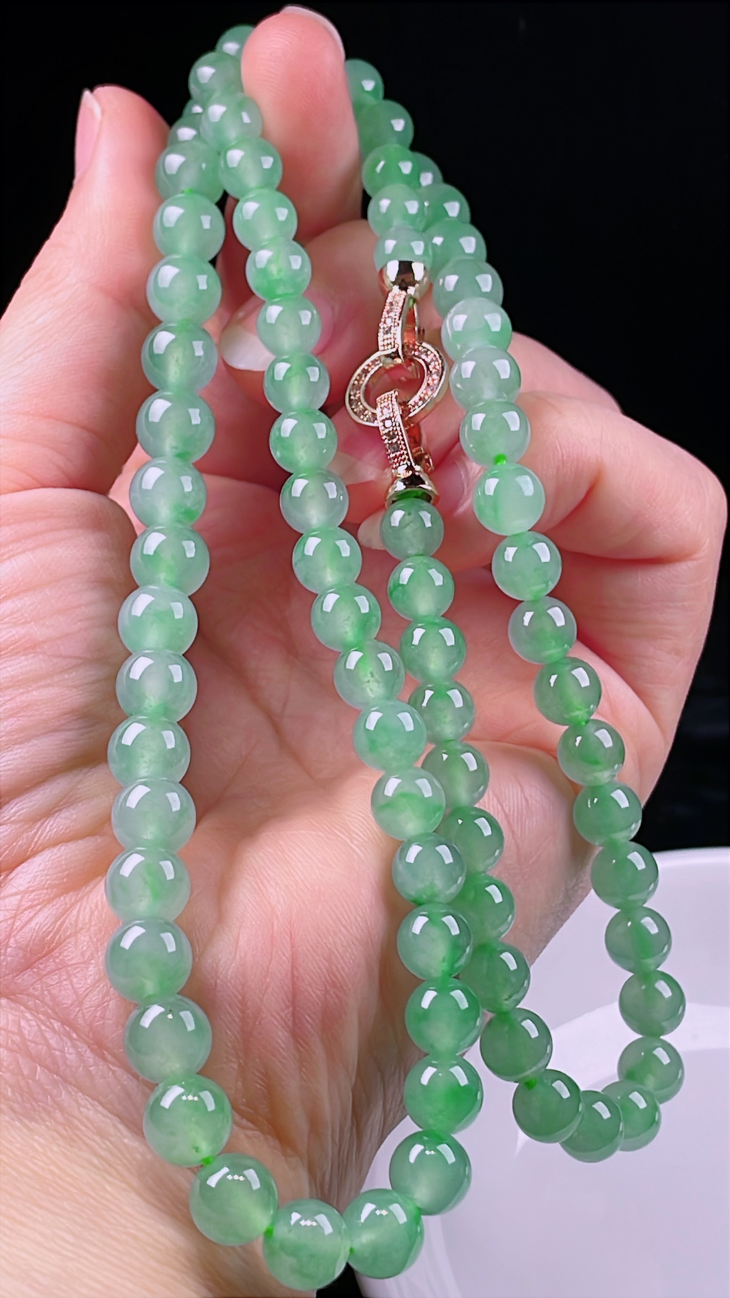 冰绿珠链，老种起光，细底通透，尺寸：8.3mm0803