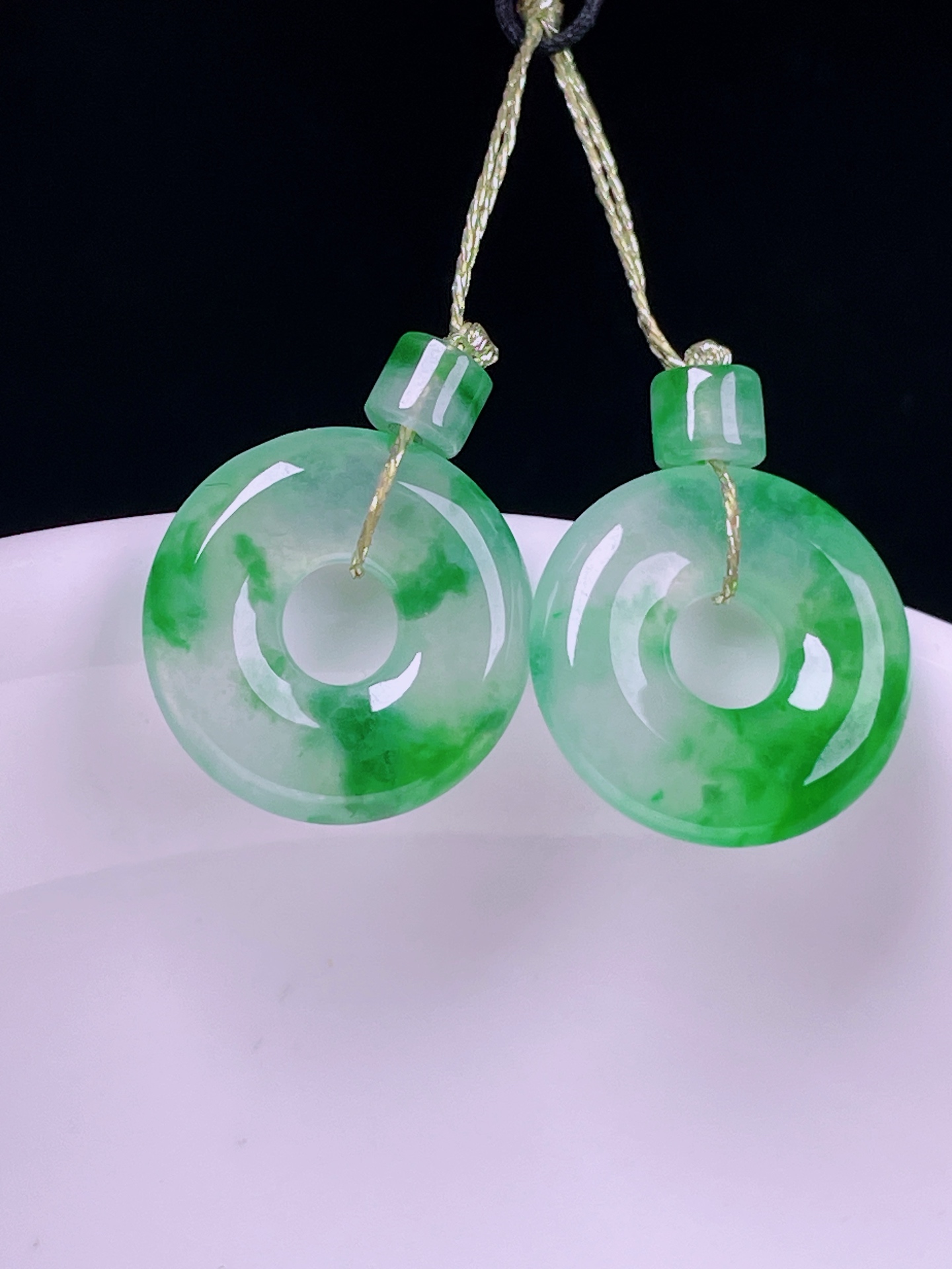 冰绿耳坠，老种起光，细底通透，尺寸：裸石13.3/3mm0803