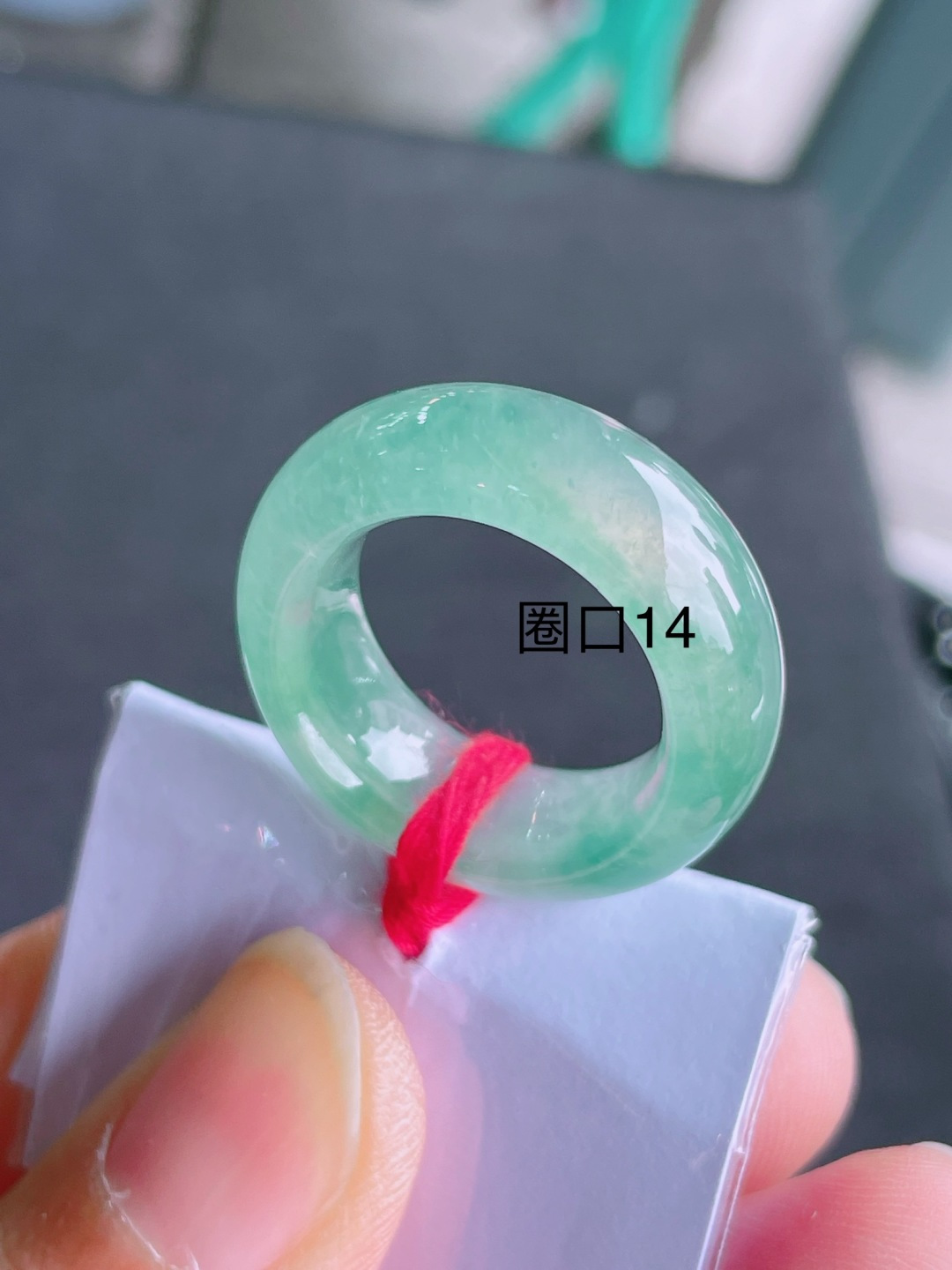 ️高冰绿戒圈 晶莹剔透，新颖时尚，品相