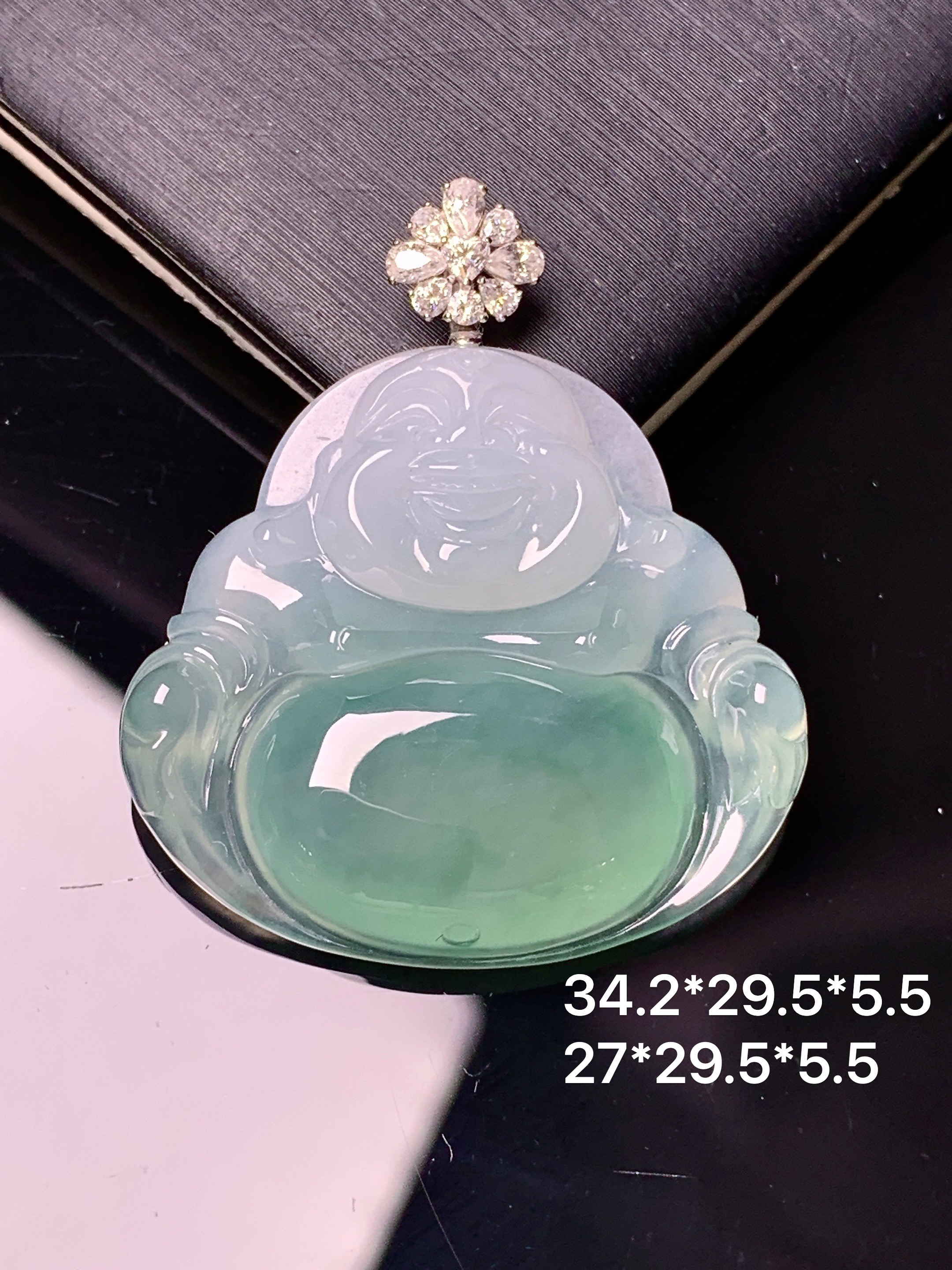 18k金钻镶嵌冰飘绿佛公吊坠 玉质细腻 色泽艳丽清新 水润亮眼 整体尺寸34.2*29.5*5.5 h3