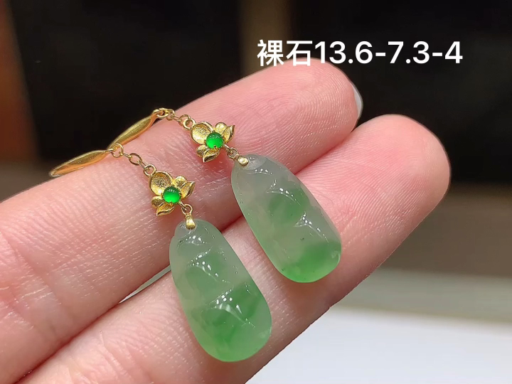 18K 冰晴飘绿福豆耳坠 无裂,尺寸，13.6-7.3-4