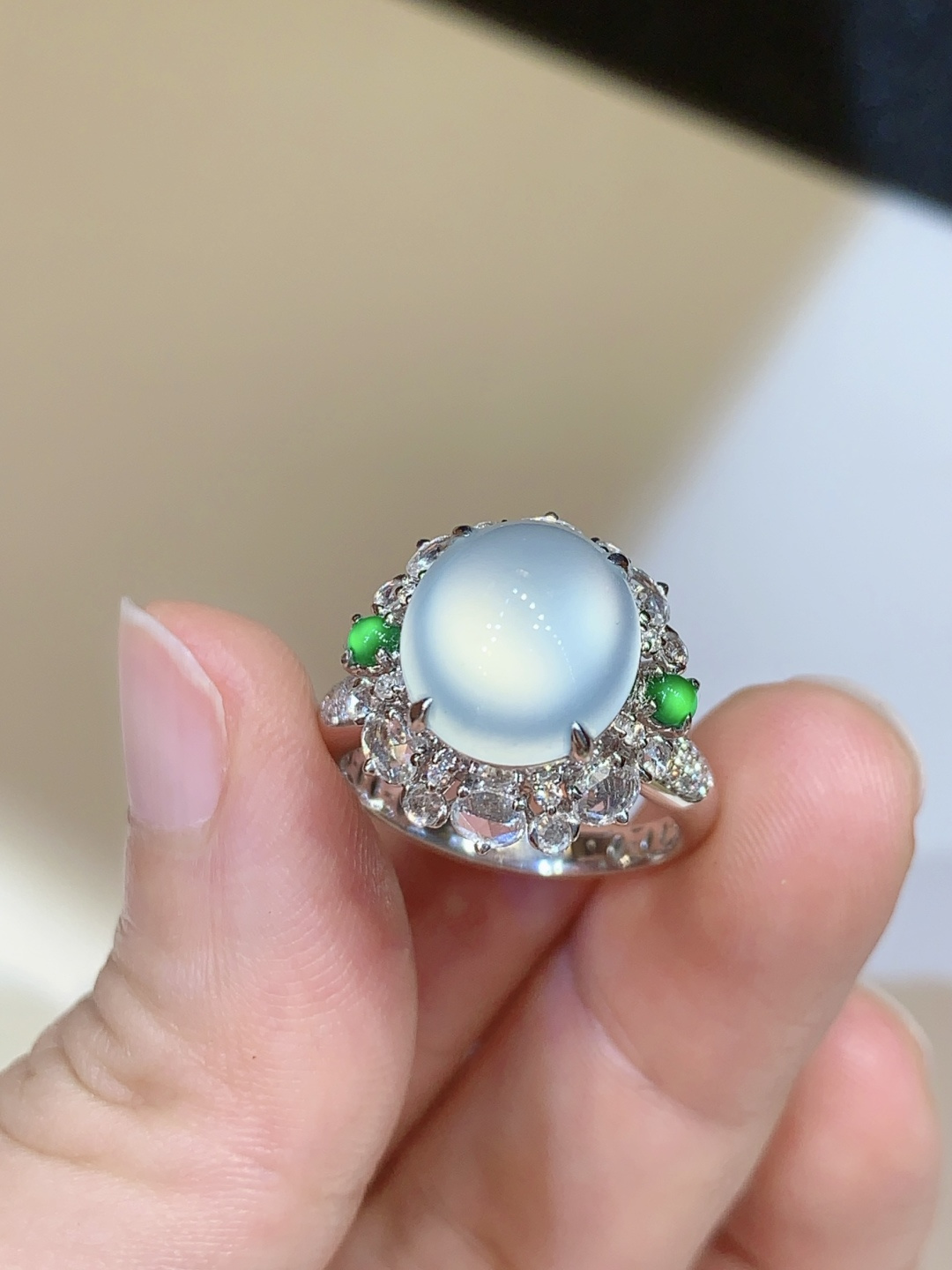 清冷感的代名词 翡翠冰种蛋面戒指 溶于水的品质 ~上手闪闪发光 ️