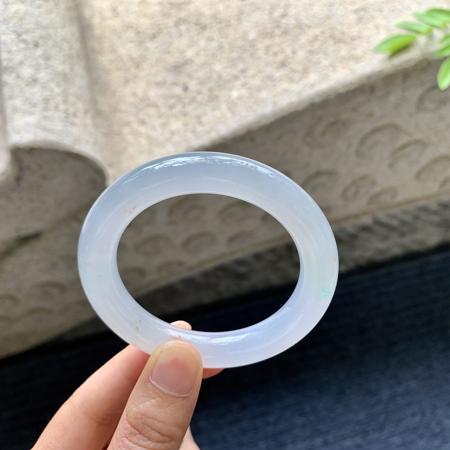 圆条49 50，圈口50.7/10.6/10，编码H9080413，描述糯冰黄加绿，水润，种老，细腻，打灯有棉线