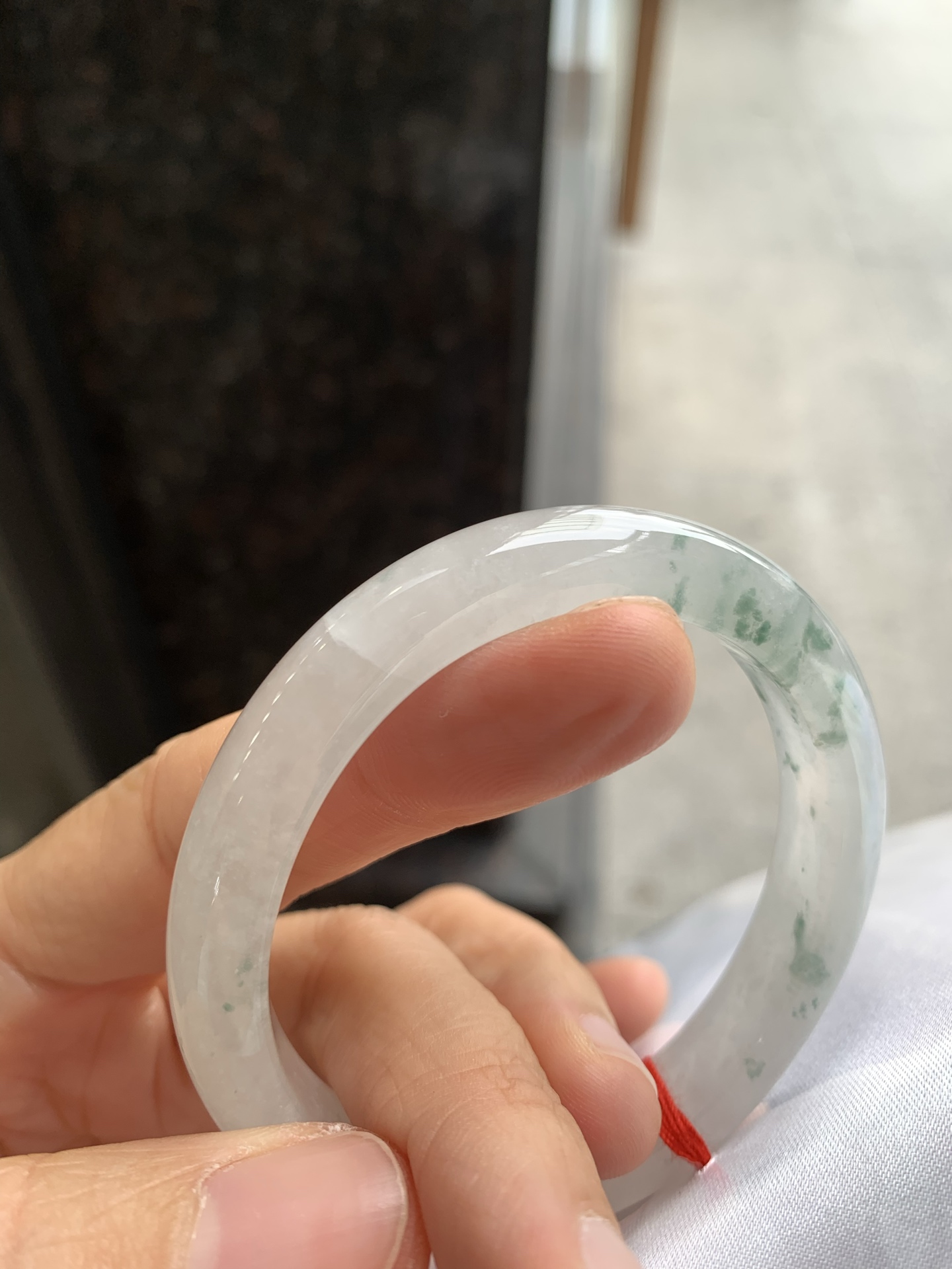贵妃冰飘花 有纹裂 尺寸：53.2/46/11/7 冰润
