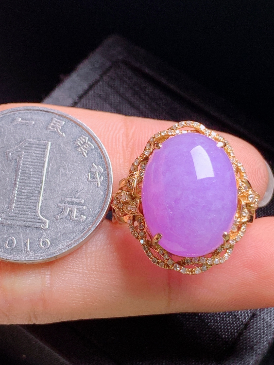 ️ 旦面戒指，18k金蕾丝围钻设计，冰透粉紫蛋面饱满温润，复古华贵上手显贵