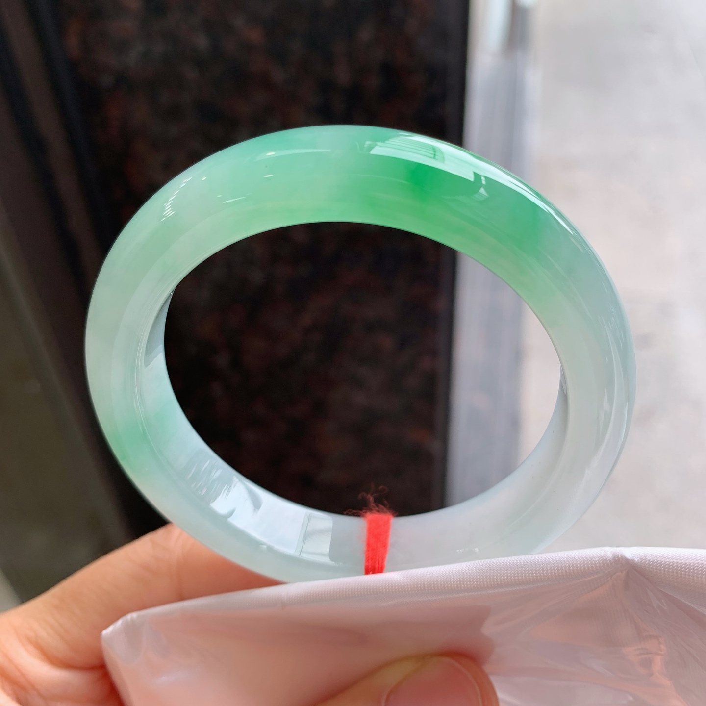 正圈冰飘绿 微细纹 尺寸：55.3/12/9 细腻色阳