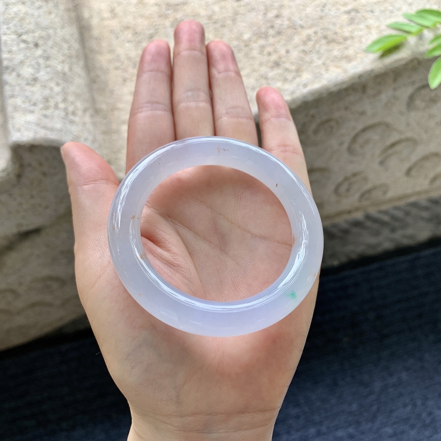圆条49 50，圈口50.7/10.6/10，编码H9080413，描述糯冰黄加绿，水润，种老，细腻，打灯有棉线
