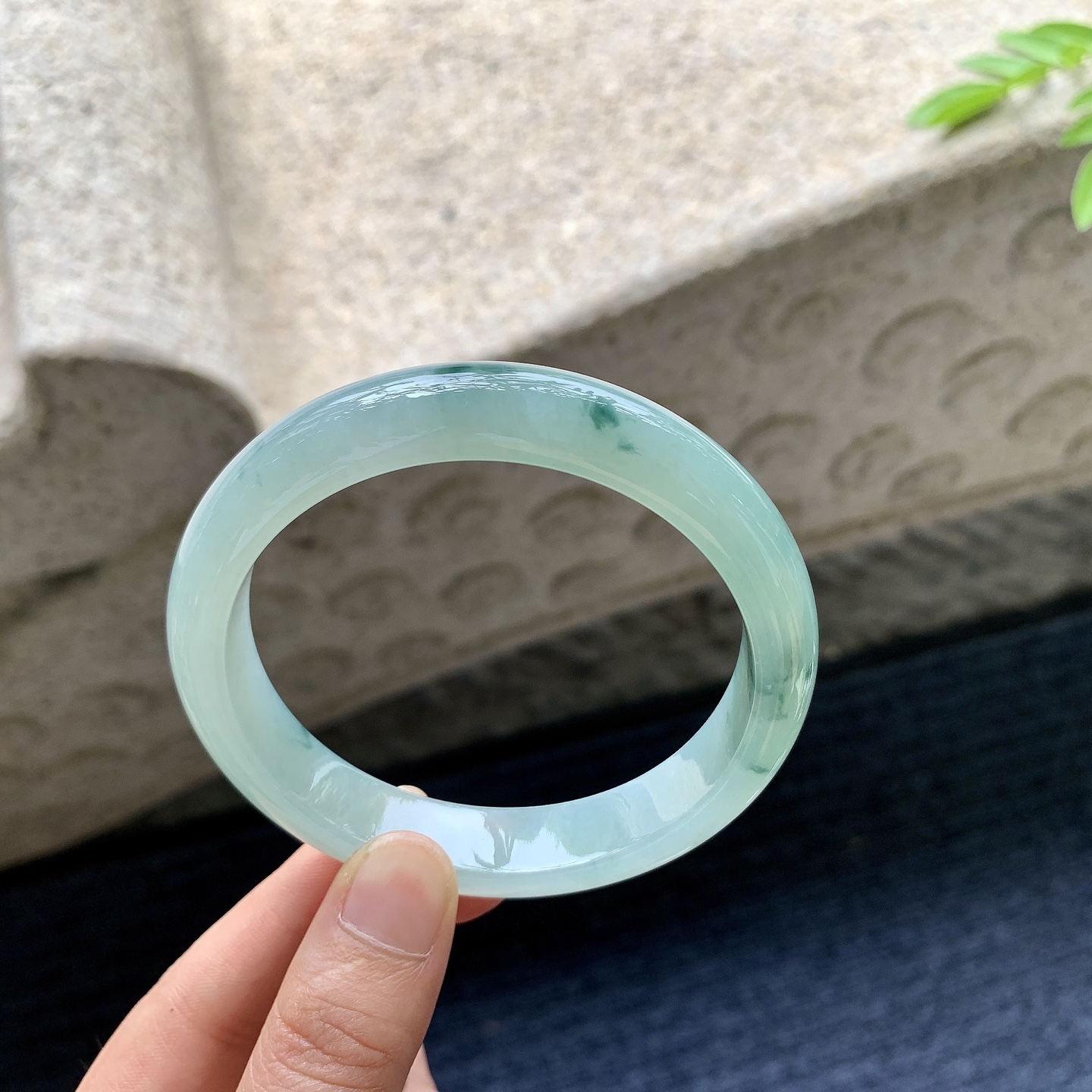 正圈60 61，圈口61.4/12.5/8.2，编码AD080419，细糯飘花，水润，种老，细腻，无裂。