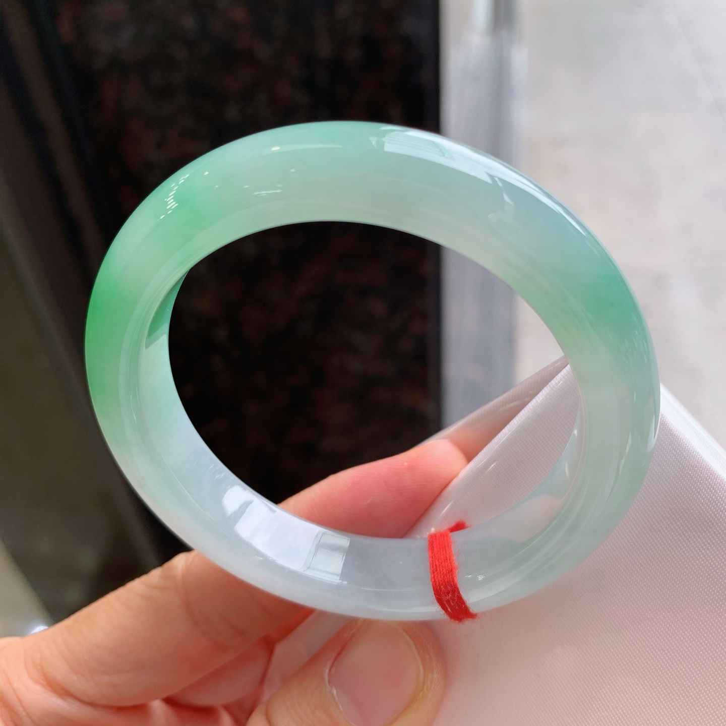 正圈冰飘绿 微细纹 尺寸：55.3/12/9 细腻色阳