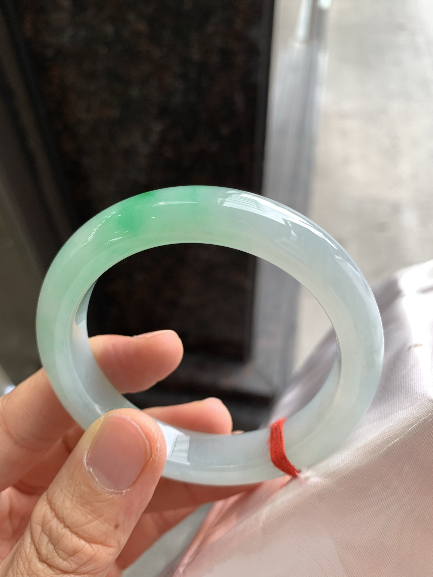 正圈冰飘绿 微细纹 尺寸：55.3/12/9 细腻色阳
