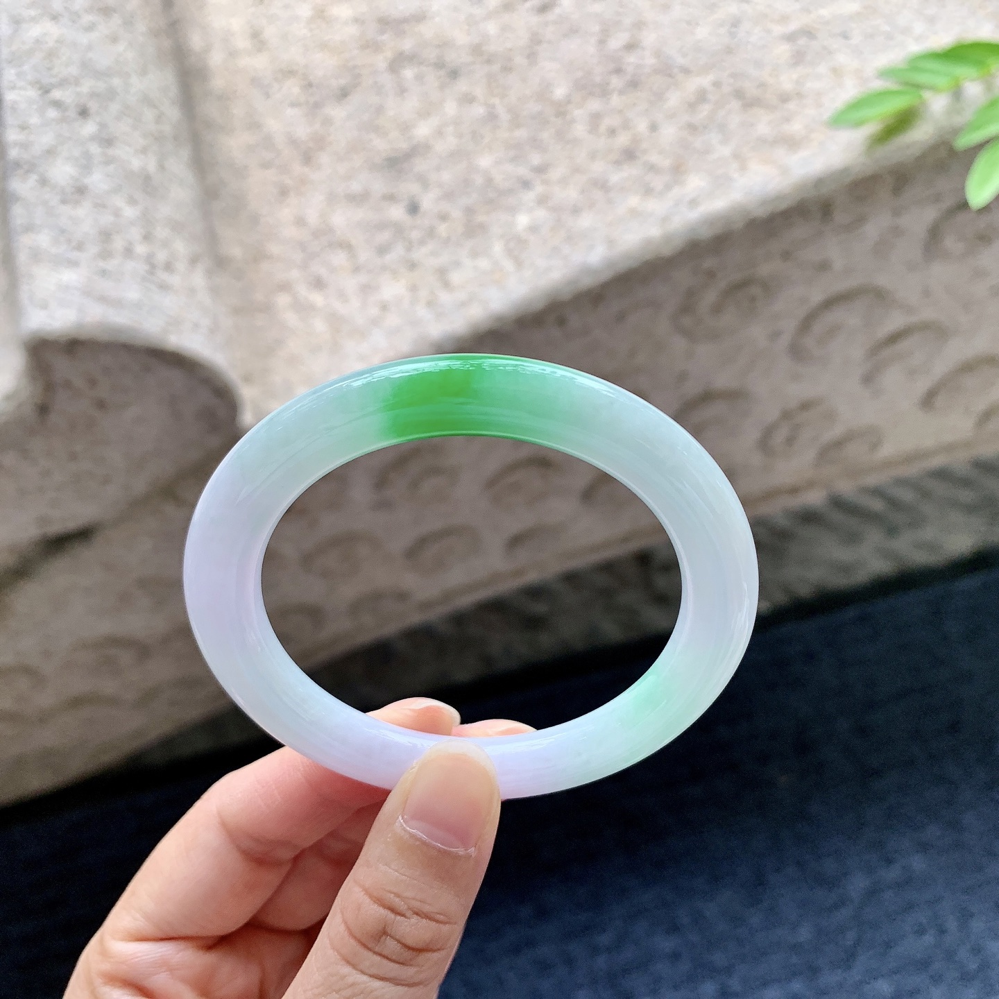 圆条53 54，细糯飘阳绿，水润，种老，细腻，无裂。