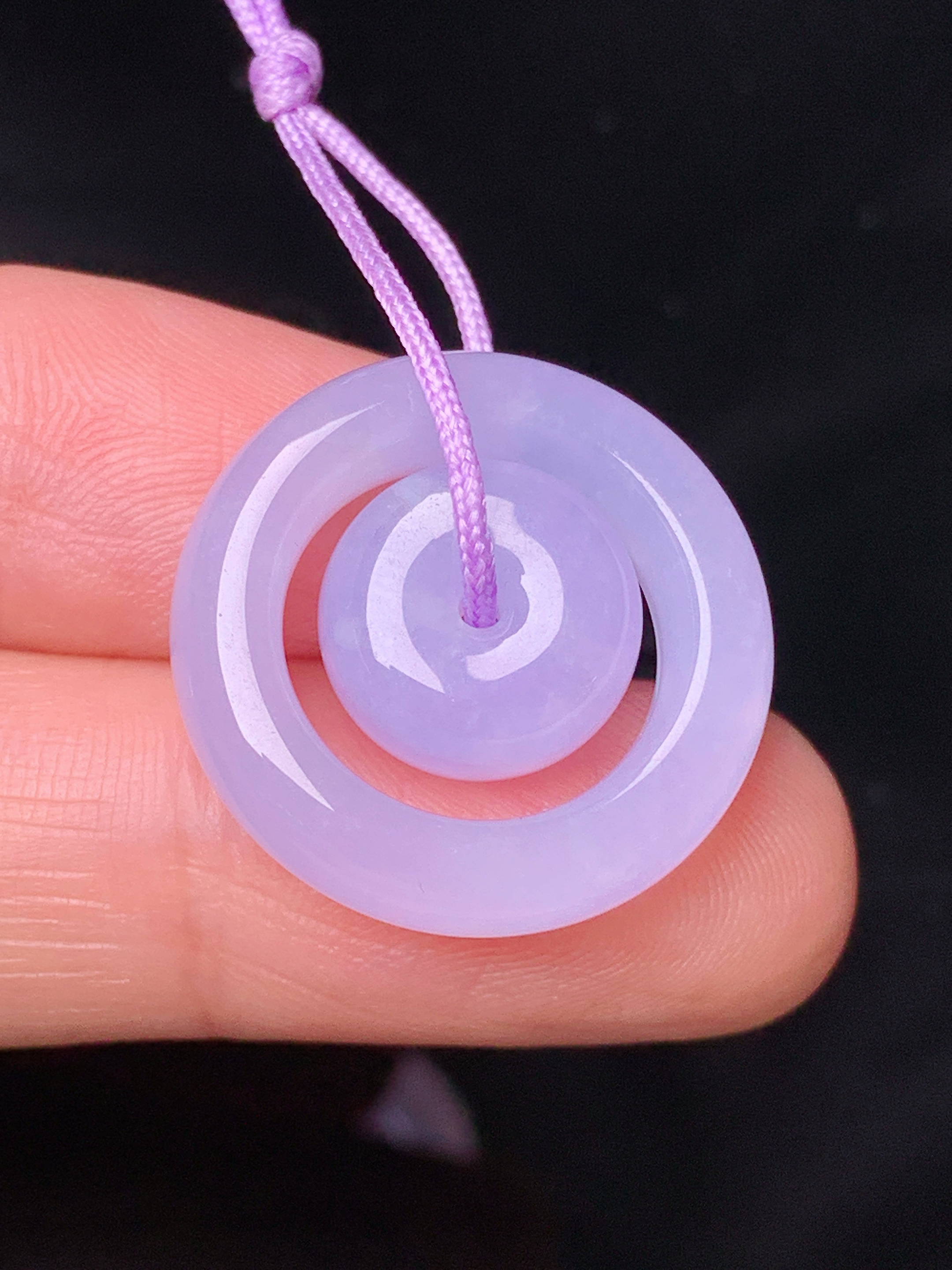 紫罗兰子母扣吊坠 玉质细腻 色泽艳丽清新 水润亮眼 整体尺寸21.3*5.5 b1