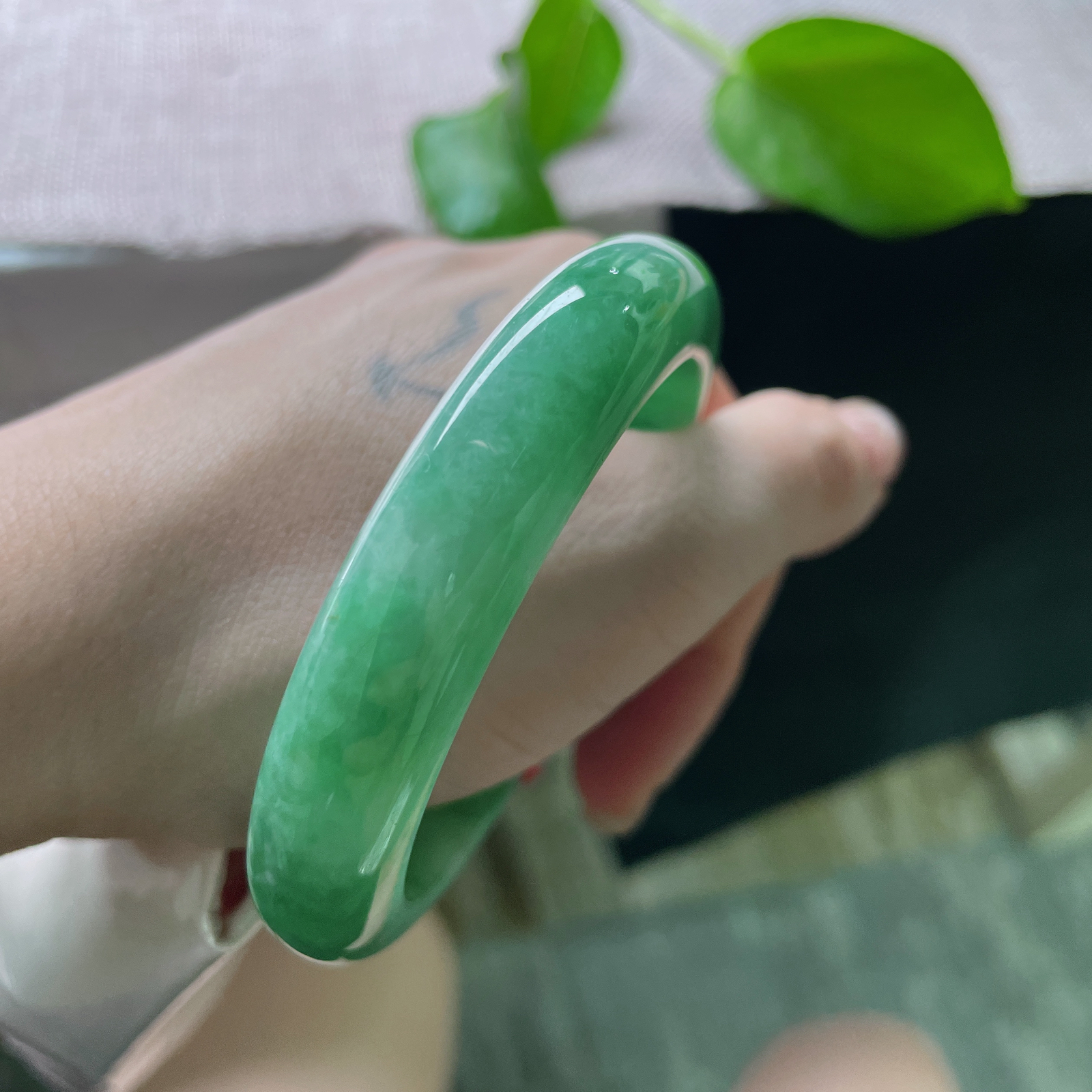 特惠活动#55/12.1/8.7，绿底，水润，细腻，优雅，贵气，耐看，一点棉纹，ss54036a