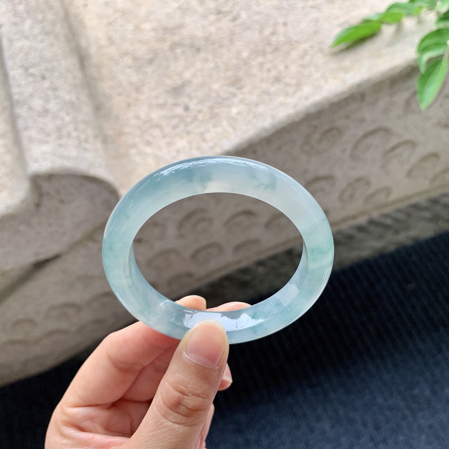 正圈50 51，圈口51.8/10.3/8.3，编码B2071617，冰飘花，水润，种老，细腻，有纹线