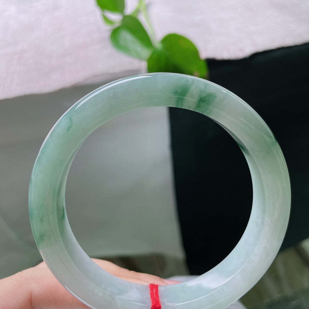 58.3/11.9/9.1，飘花正圈，无裂，温润细腻，浓淡相宜的蓝绿飘花散落，温婉大气，自带雅致国风质感。ss56301a
