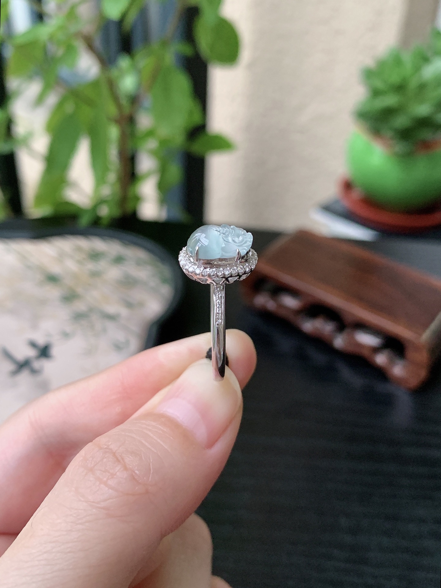 18k金镶嵌老坑冰种胶感白月光貔貅戒指,裸石尺寸:9.5-6.7-4.3mm
