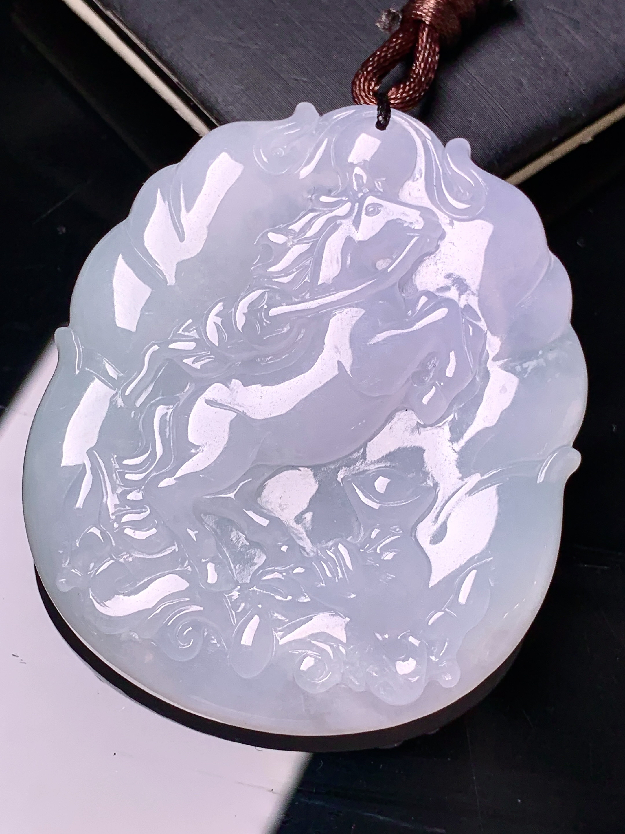 生肖马牌吊坠 玉质细腻 色泽艳丽清新 水润亮眼 整体尺寸50.3*42*5.8 b2
