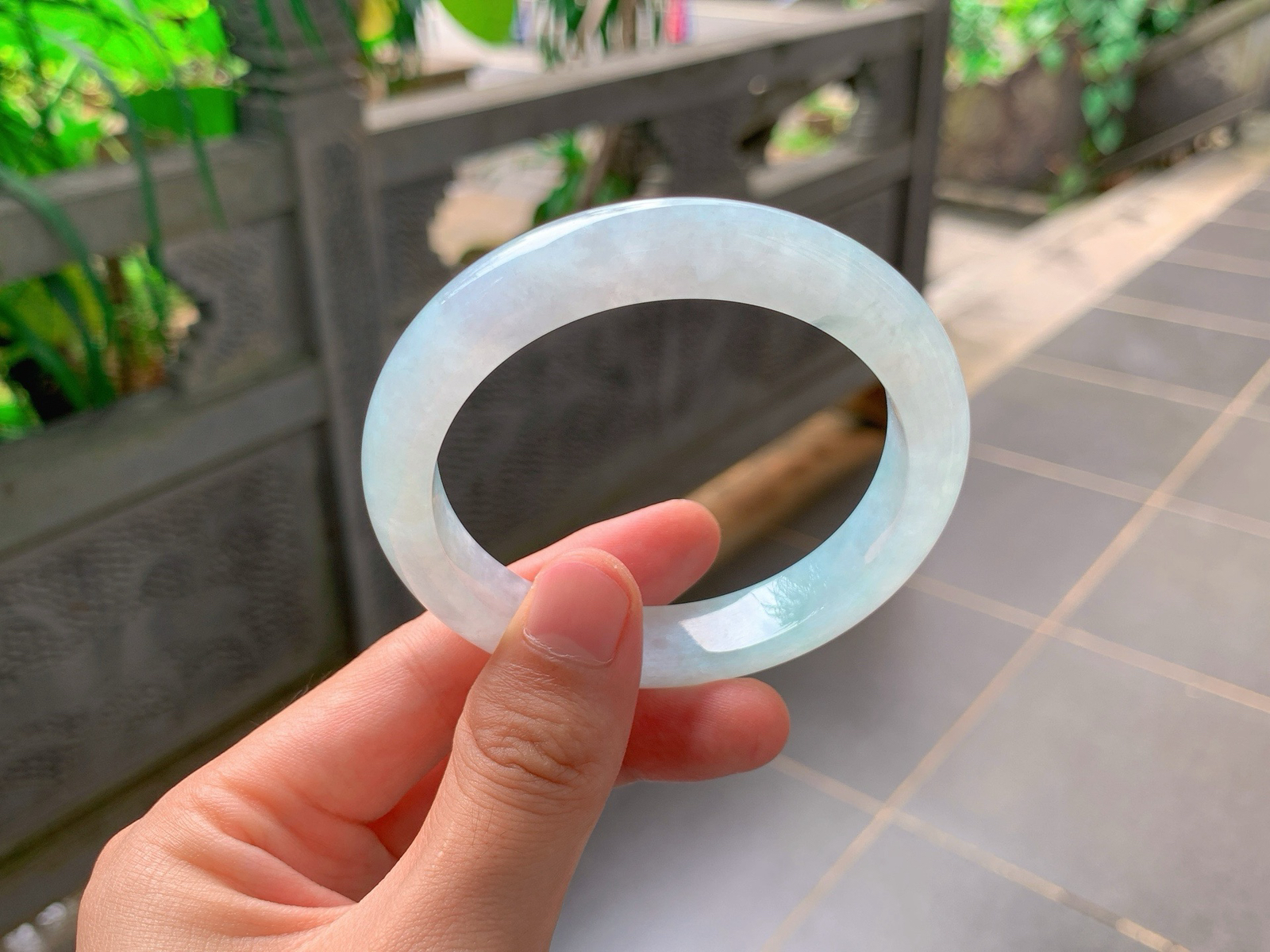 ｜57圈口
晴水平安镯
通透莹亮，柔光缓缓流淌，干净澄澈，素雅清冷，简约大方，