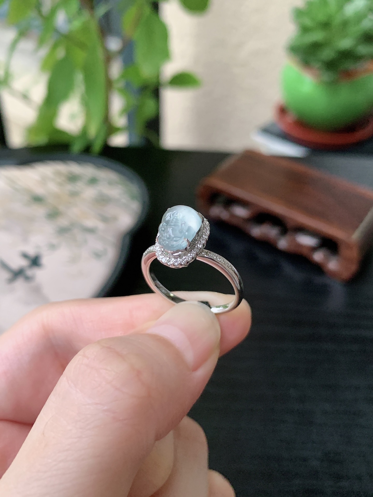 18k金镶嵌老坑冰种胶感白月光貔貅戒指,裸石尺寸:9.5-6.7-4.3mm