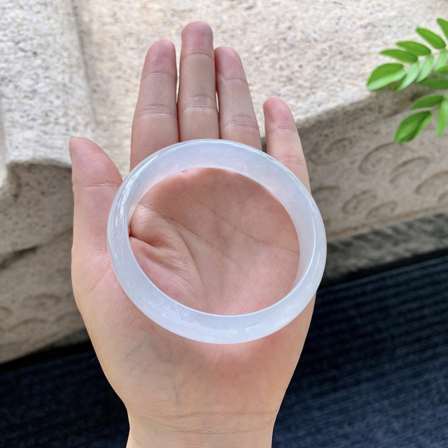 正圈58 59，圈口59.6/14.6/6.6，编码HE080533，冰糯底色，宽版，水润，种老，细