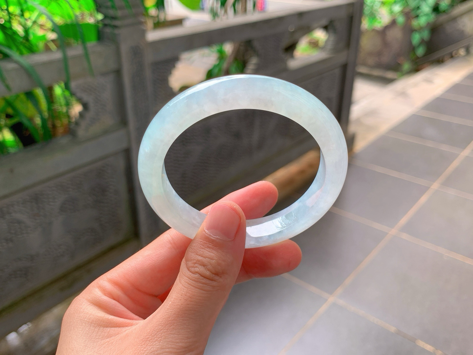 ｜57圈口
晴水平安镯
通透莹亮，柔光缓缓流淌，干净澄澈，素雅清冷，简约大方，