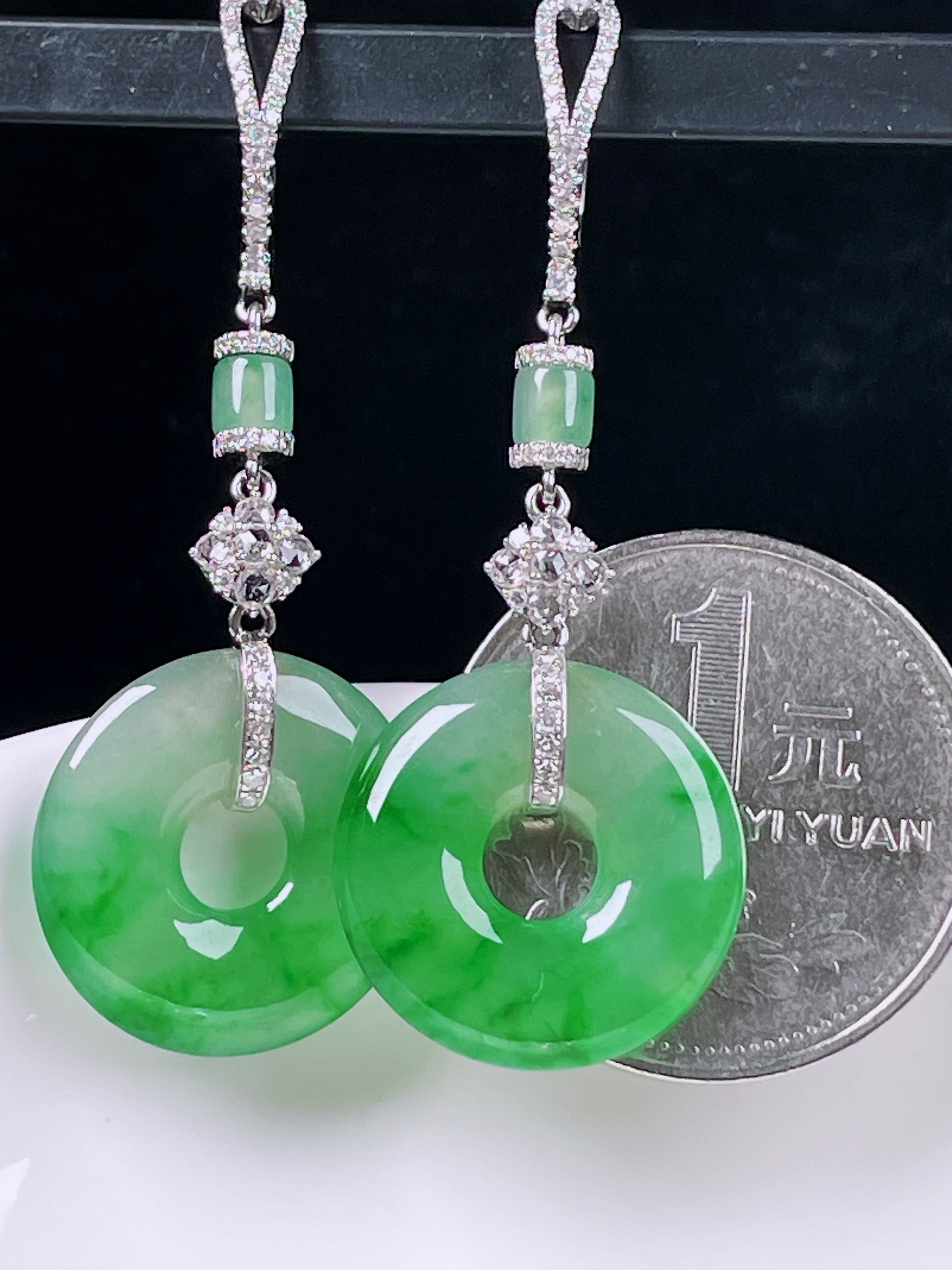 ️冰绿耳坠，老种起光，细底通透，尺寸：48裸石18.3/3.3mm0704