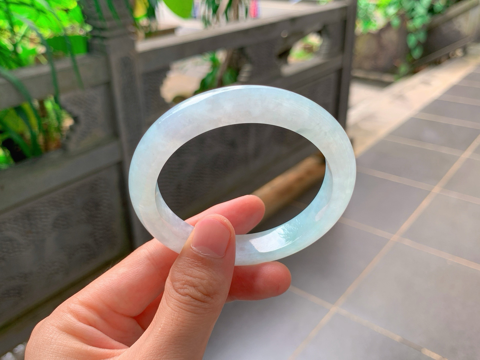 ｜57圈口
晴水平安镯
通透莹亮，柔光缓缓流淌，干净澄澈，素雅清冷，简约大方，
