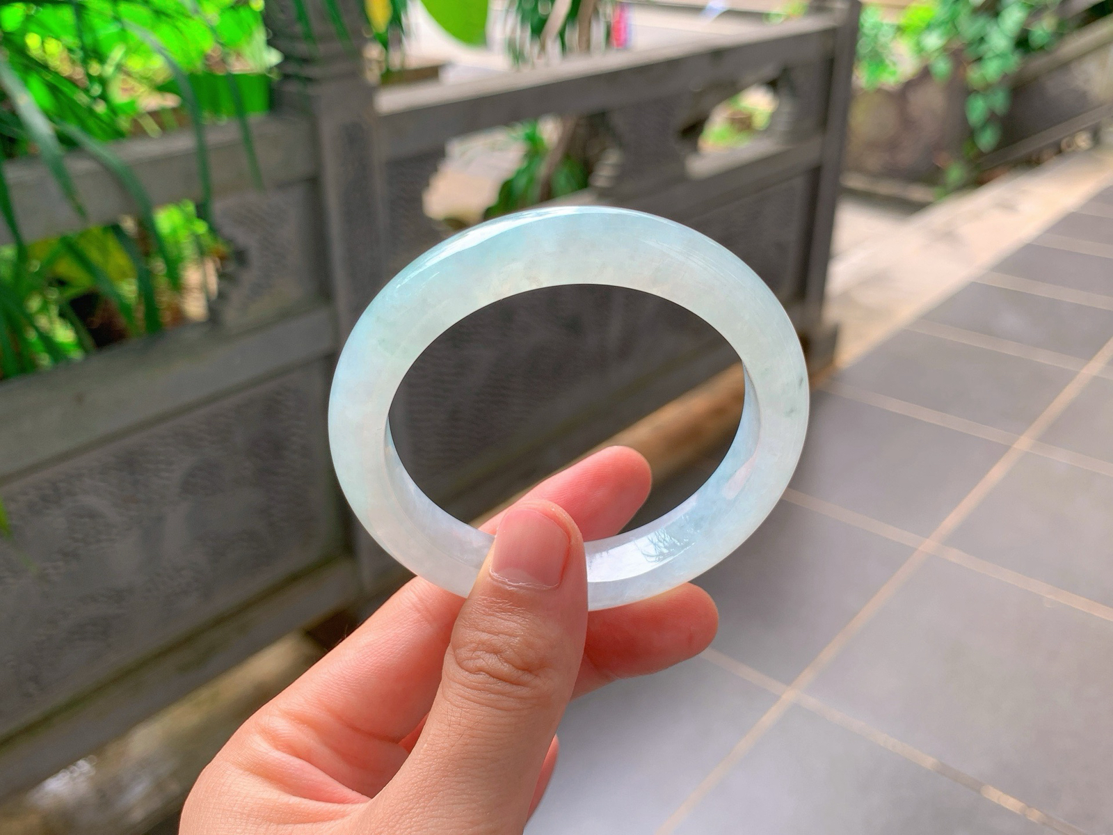 ｜58圈口
晴水平安镯
清浅冰晴底色，干净素雅不张扬，自带清冷柔和的氛围感