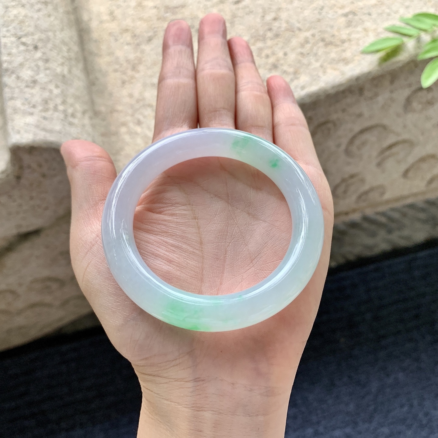圆条50 51，圈口51.7/10.5/10，编码G7080403，描述冰糯春彩，水润，种老，细腻，