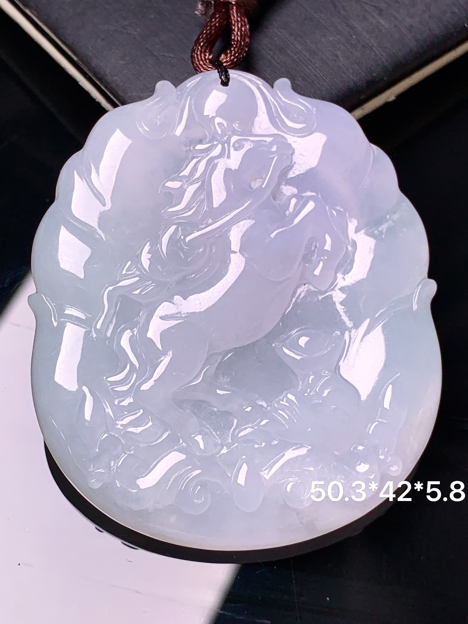生肖马牌吊坠 玉质细腻 色泽艳丽清新 水润亮眼 整体尺寸50.3*42*5.8 b2
