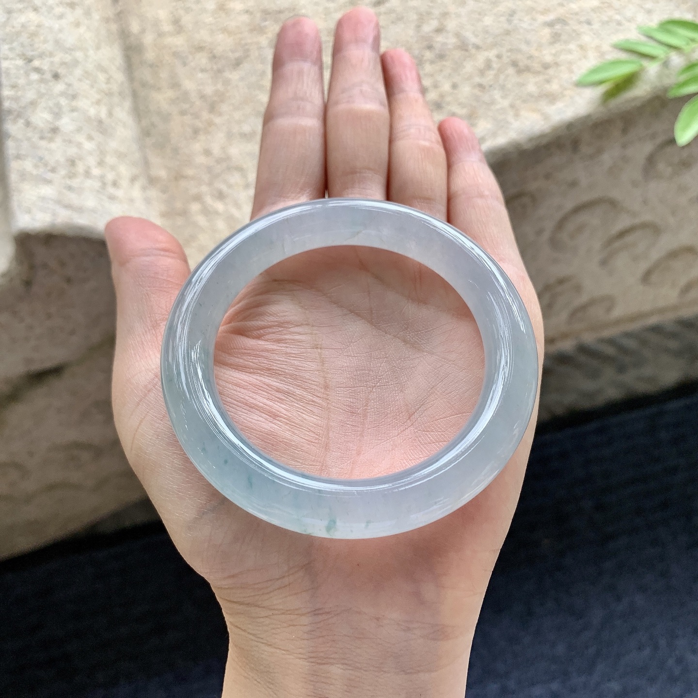 圆条53 54，圈口54/9.8/10，编码A1080431，描述：冰糯淡蓝飘花，水润，种老，细腻，