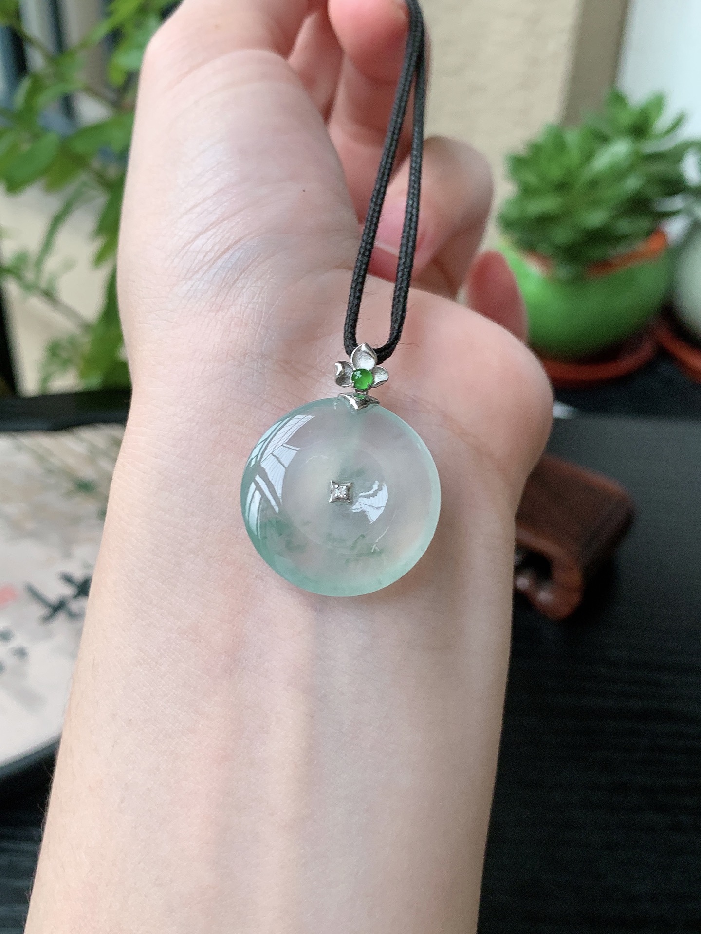 18k金镶嵌老坑冰种胶感白月光起刚飘花平安扣吊坠,裸石尺寸:23.4-4.8mm