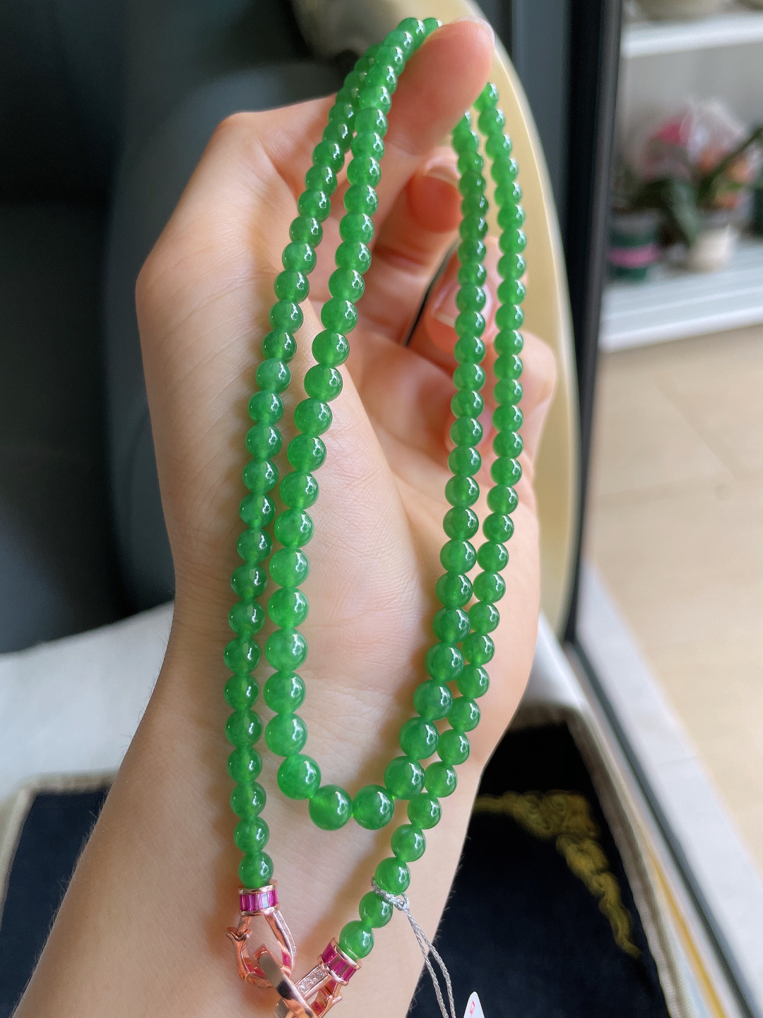 缅甸天然翡翠A货，冰满绿珠链，尺寸：5mm118颗。【编4373】