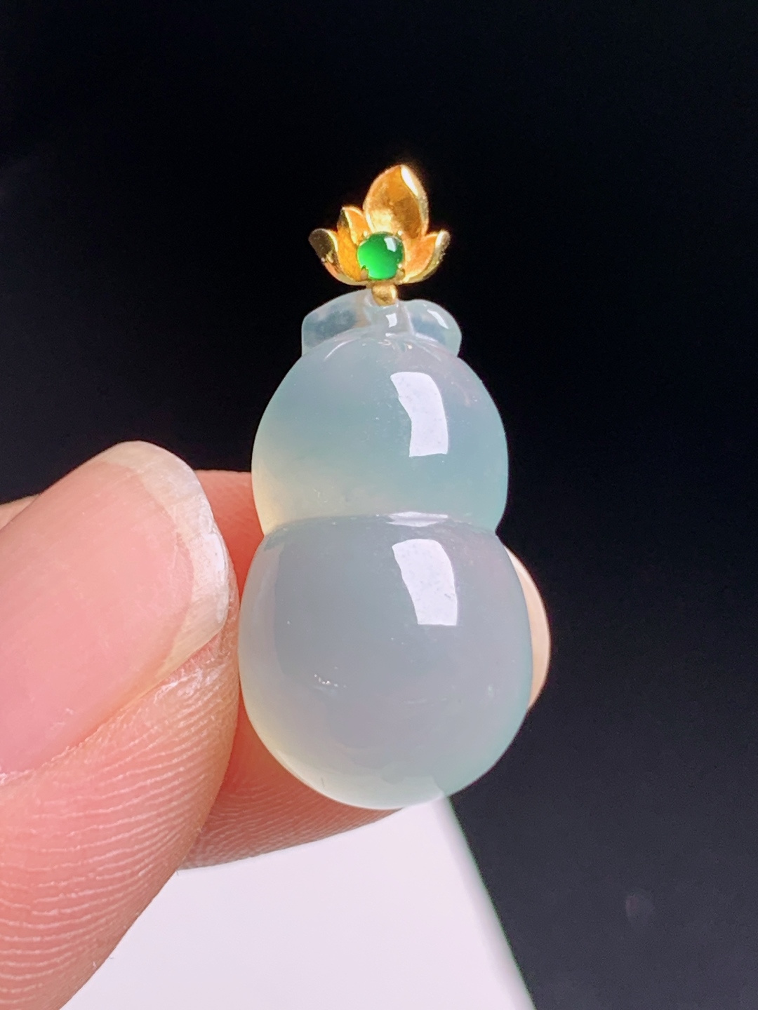 高冰葫芦吊坠，冰润细腻，金扣点缀，福禄绵长
