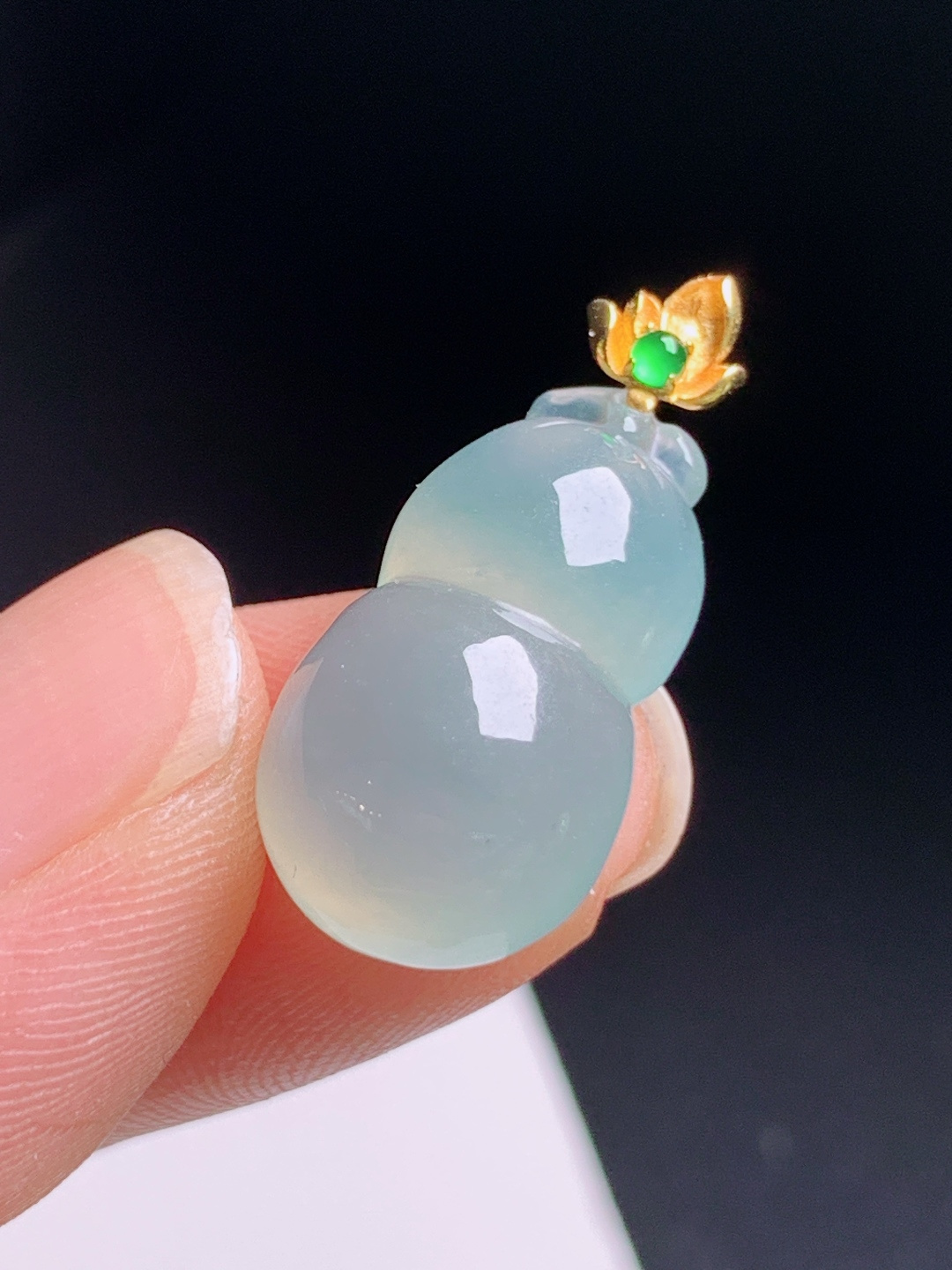高冰葫芦吊坠，冰润细腻，金扣点缀，福禄绵长