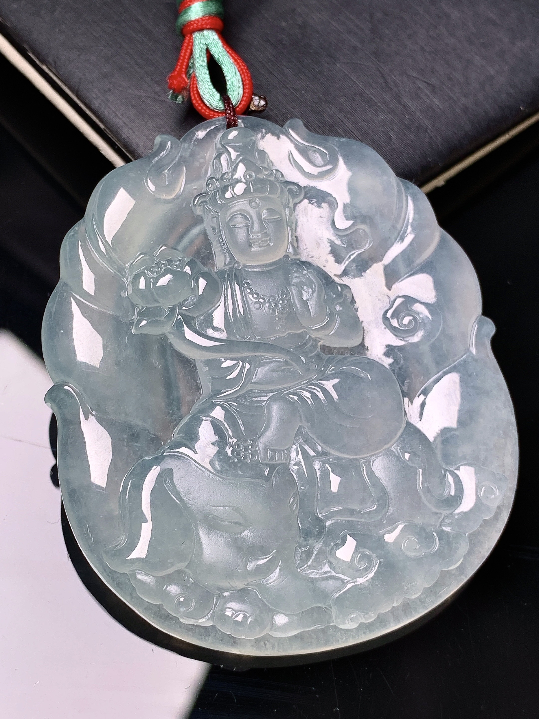 冰种普贤观音菩萨吊坠 玉质细腻 色泽艳丽清新 水润亮眼 整体尺寸51.5*43.2*6 b2