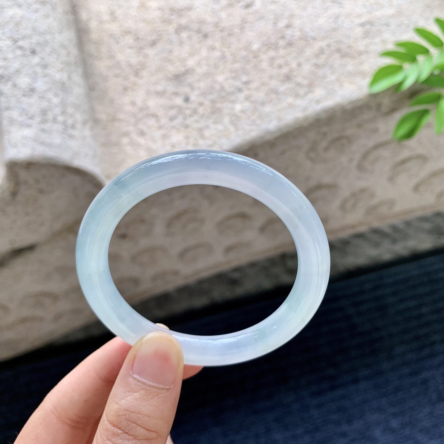 圆条50 51，圈口51.6/8/8，编码GL080523，描述：糯冰，水润，种老，细腻，打灯有纹线