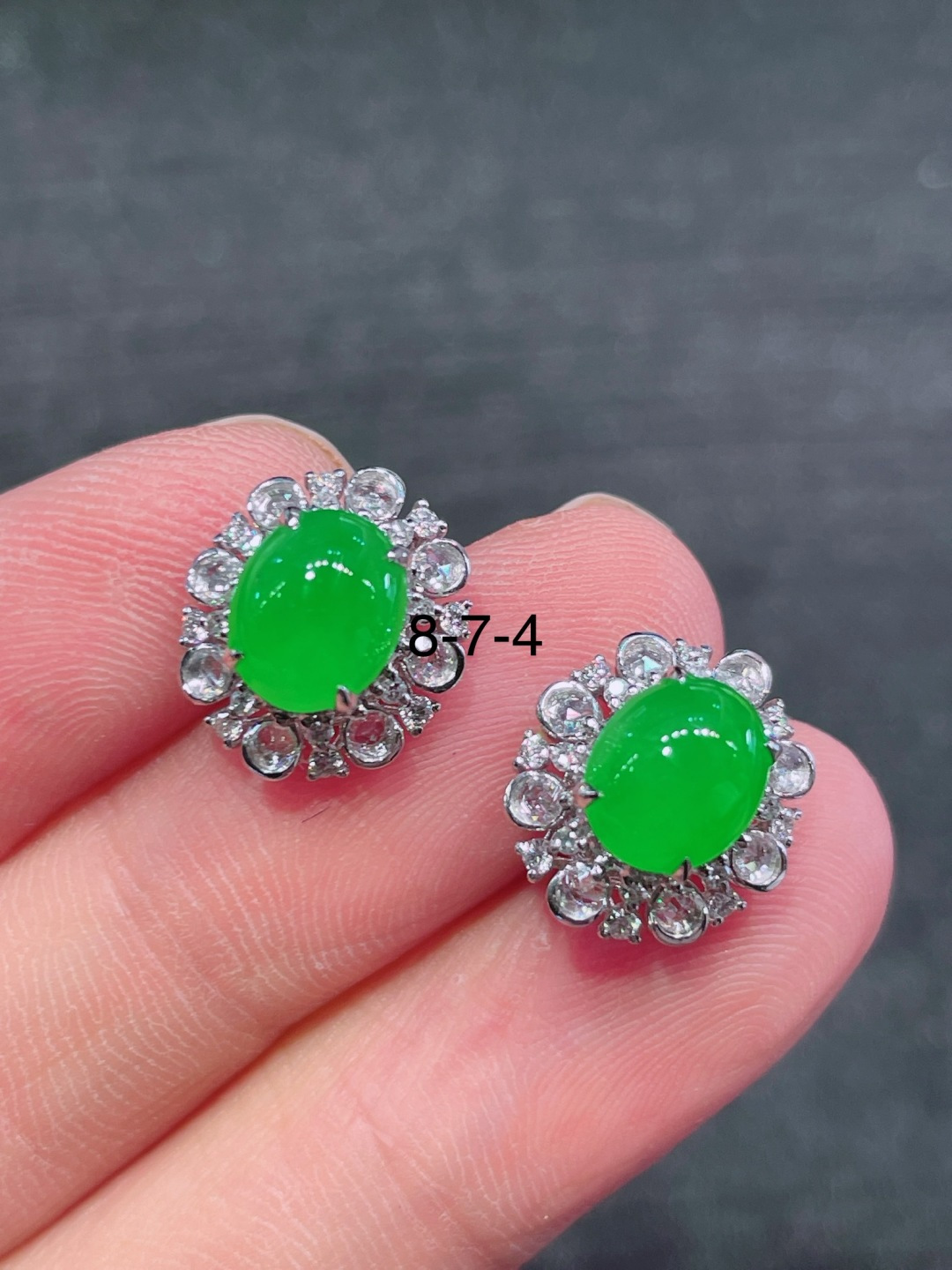 ️高冰绿蛋面耳钉 晶莹剔透，新颖时尚，品相，8-7-4
