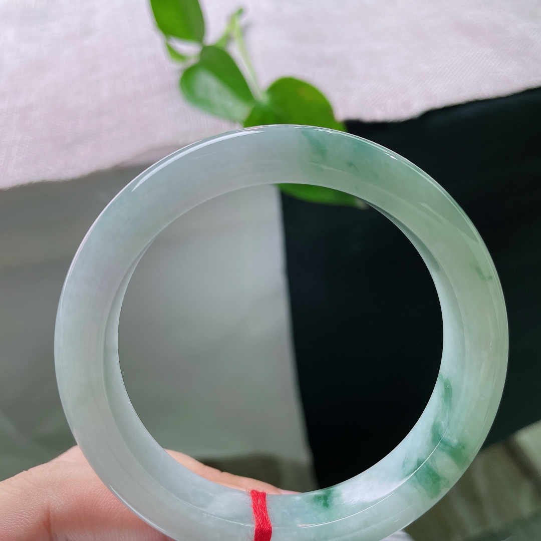 58.3/11.9/9.1，飘花正圈，无裂，温润细腻，浓淡相宜的蓝绿飘花散落，温婉大气，自带雅致国风质感。ss56301a