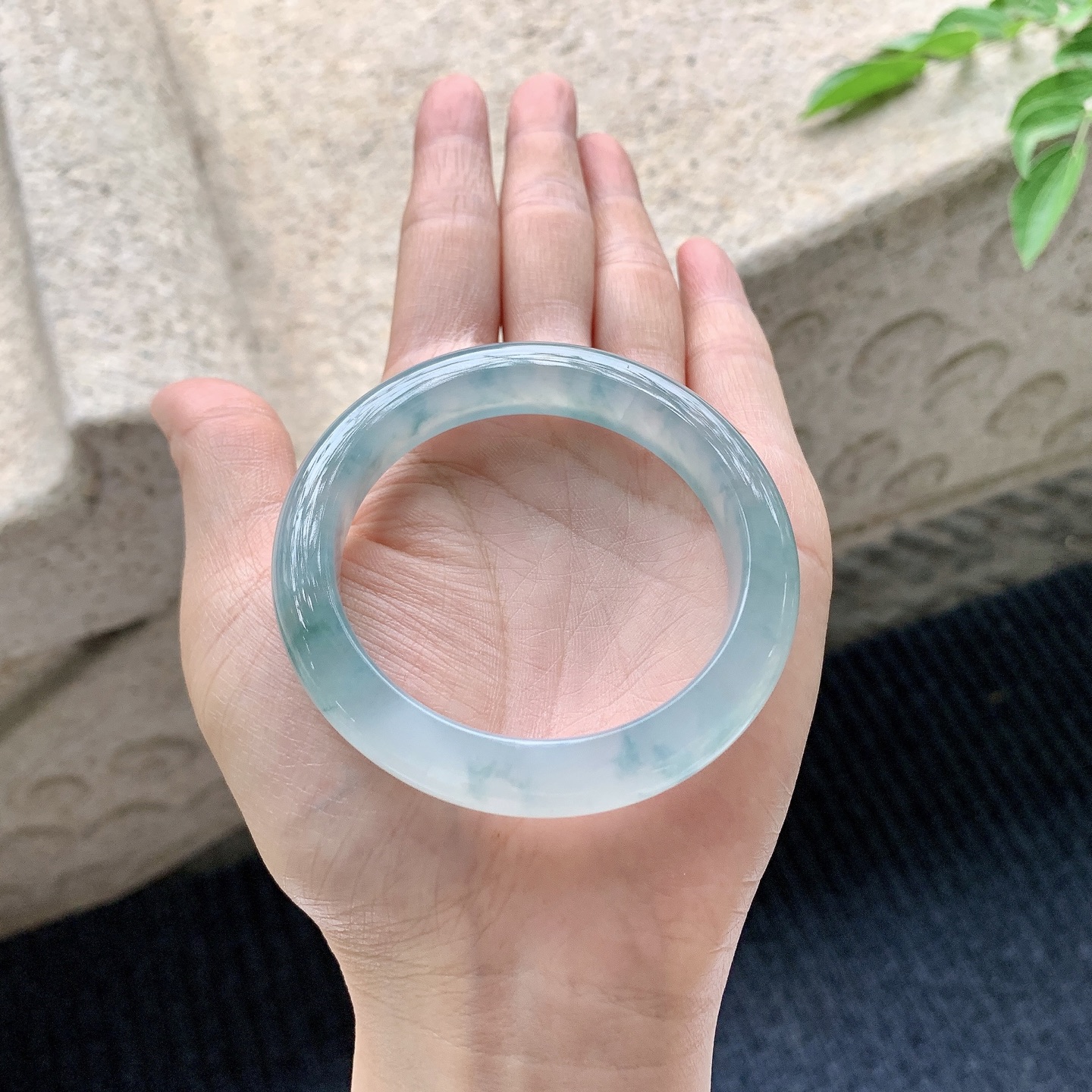 正圈50 51，圈口51.8/10.3/8.3，编码B2071617，冰飘花，水润，种老，细腻，有纹线