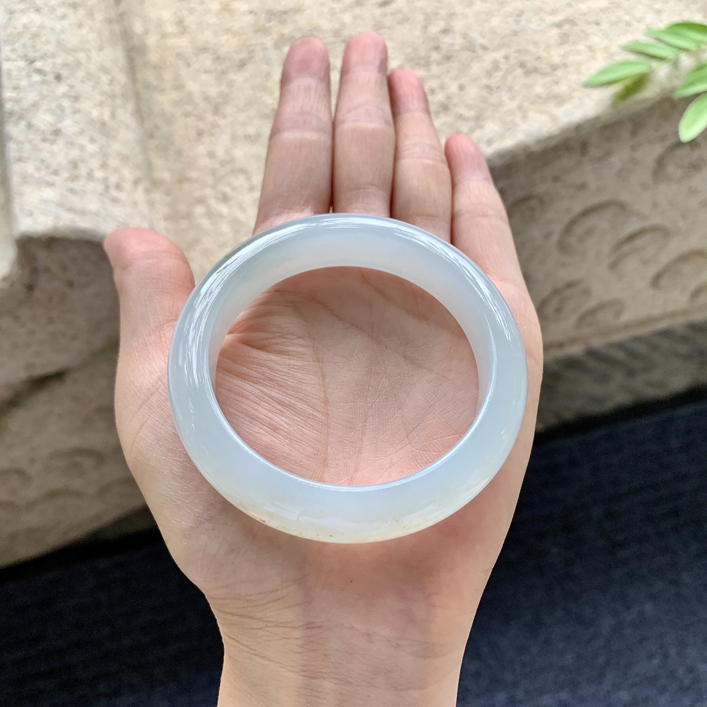 正圈52 53，圈口53.4/12.8/8.5，编码H9080412，冰糯飘黄翡，水润，种老，细腻，打灯有棉线