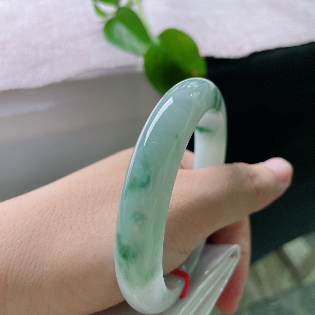 58.3/11.9/9.1，飘花正圈，无裂，温润细腻，浓淡相宜的蓝绿飘花散落，温婉大气，自带雅致国风质感。ss56301a