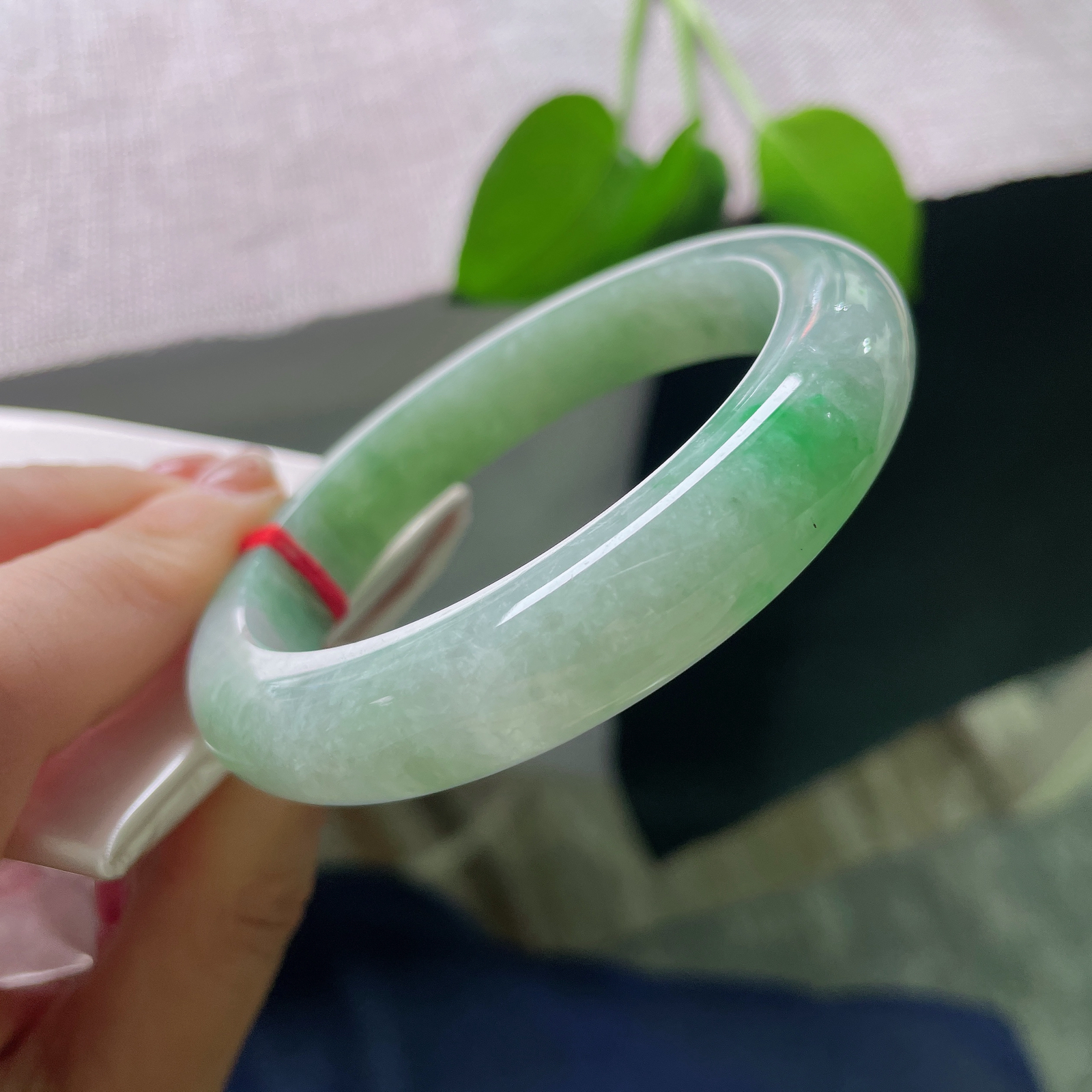特惠活动#58.1/12.2/9.8，飘绿正圈，皮纹，2. 清玉浮绿，深浅绿意层次自然，上手温婉大气，裹挟着独属于山野绿意的温柔灵气。ss56769a