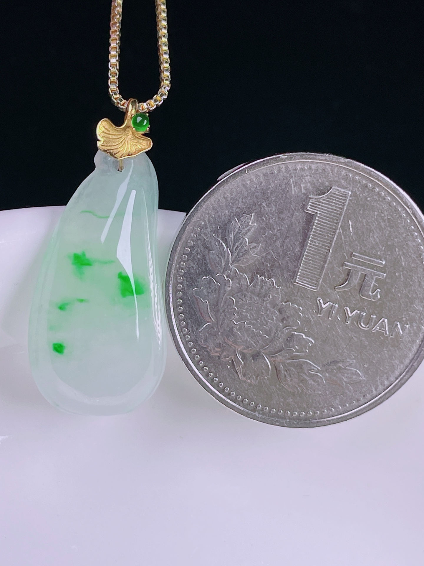 ️冰绿福瓜，老种起光，细底通透，尺寸：28裸石23.8/12.6/4.9mm0704