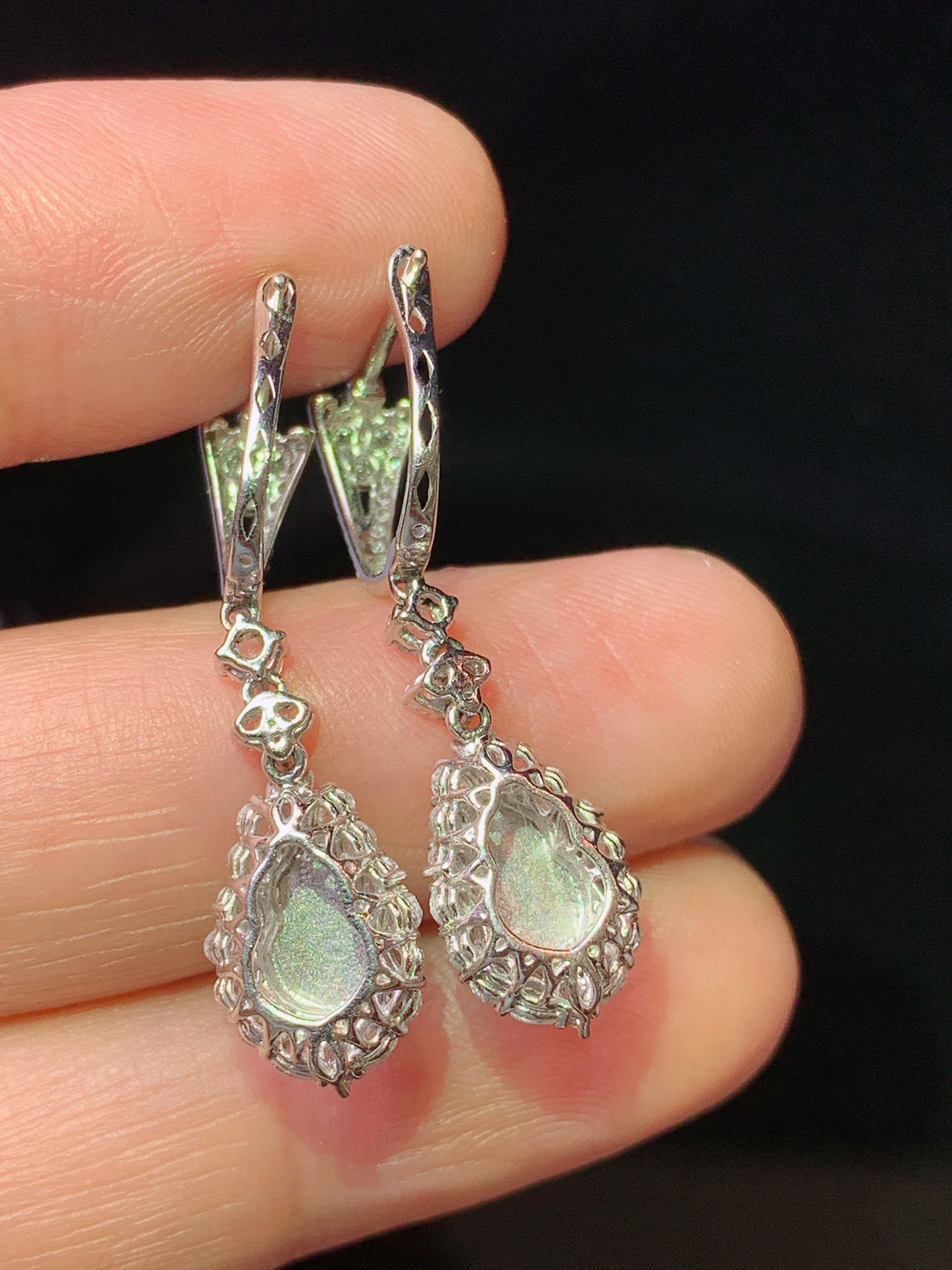18k金钻镶嵌冰阳绿葫芦耳坠 玉质细腻 色泽艳丽清新 水润亮眼 整体尺寸31*8.5*5.8 m7
