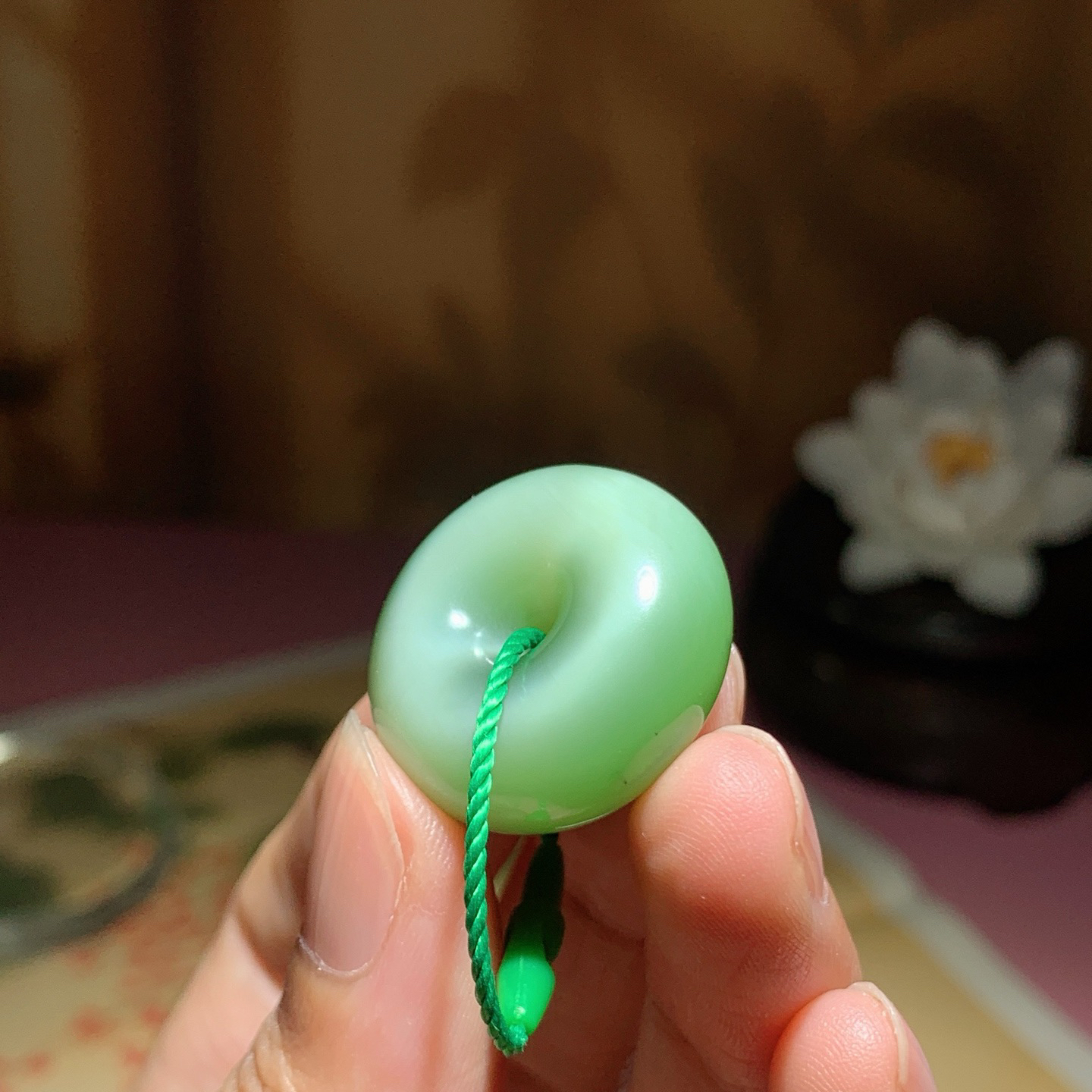 和田玉俄罗斯碧玉阳绿猫眼平安扣挂件！尺寸25/12重12.5克 玉质细腻油润 底色纯净 脂粉好，品质