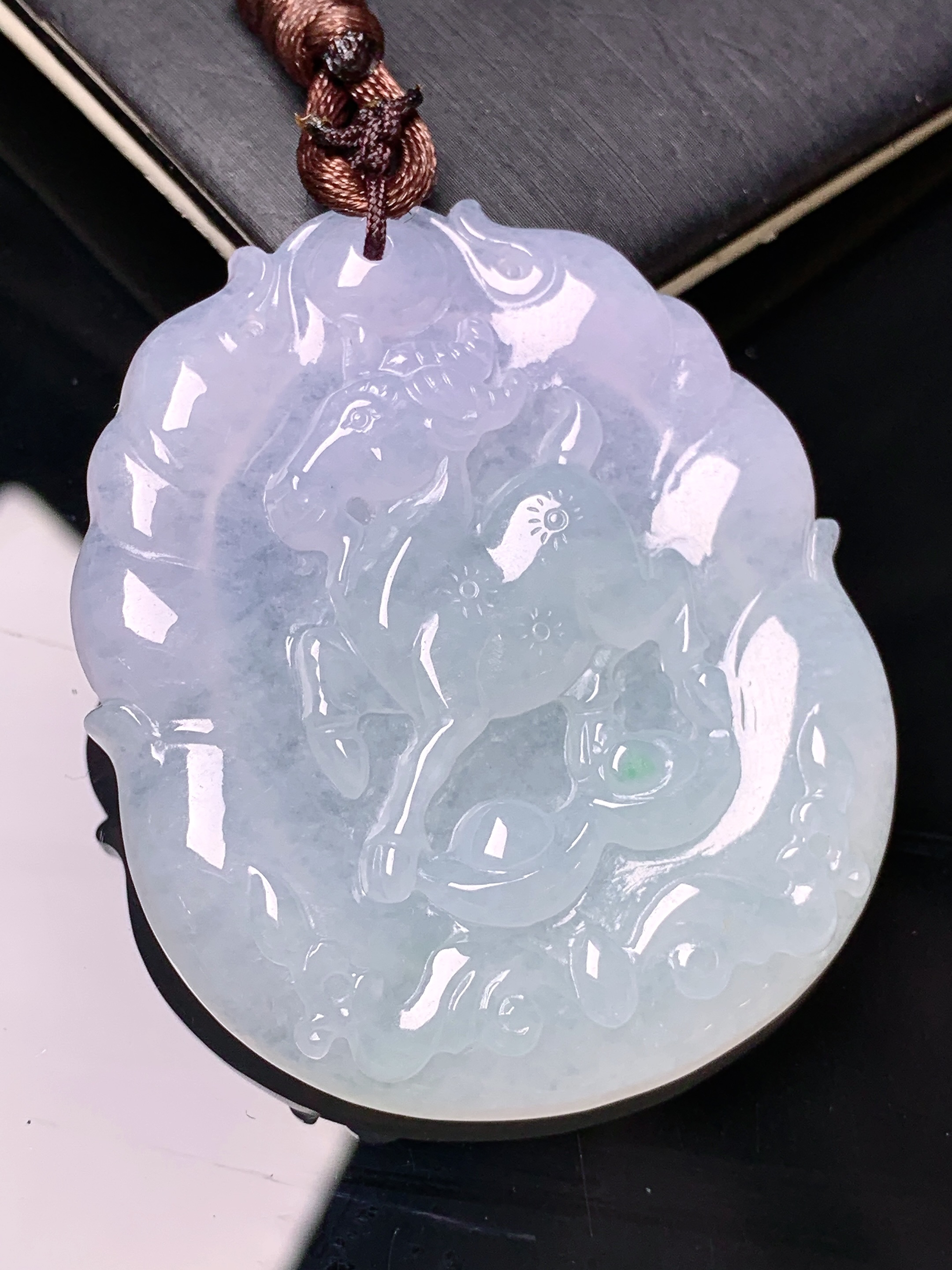 生肖羊牌吊坠 玉质细腻 色泽艳丽清新 水润亮眼 整体尺寸48.5*41*6 b2