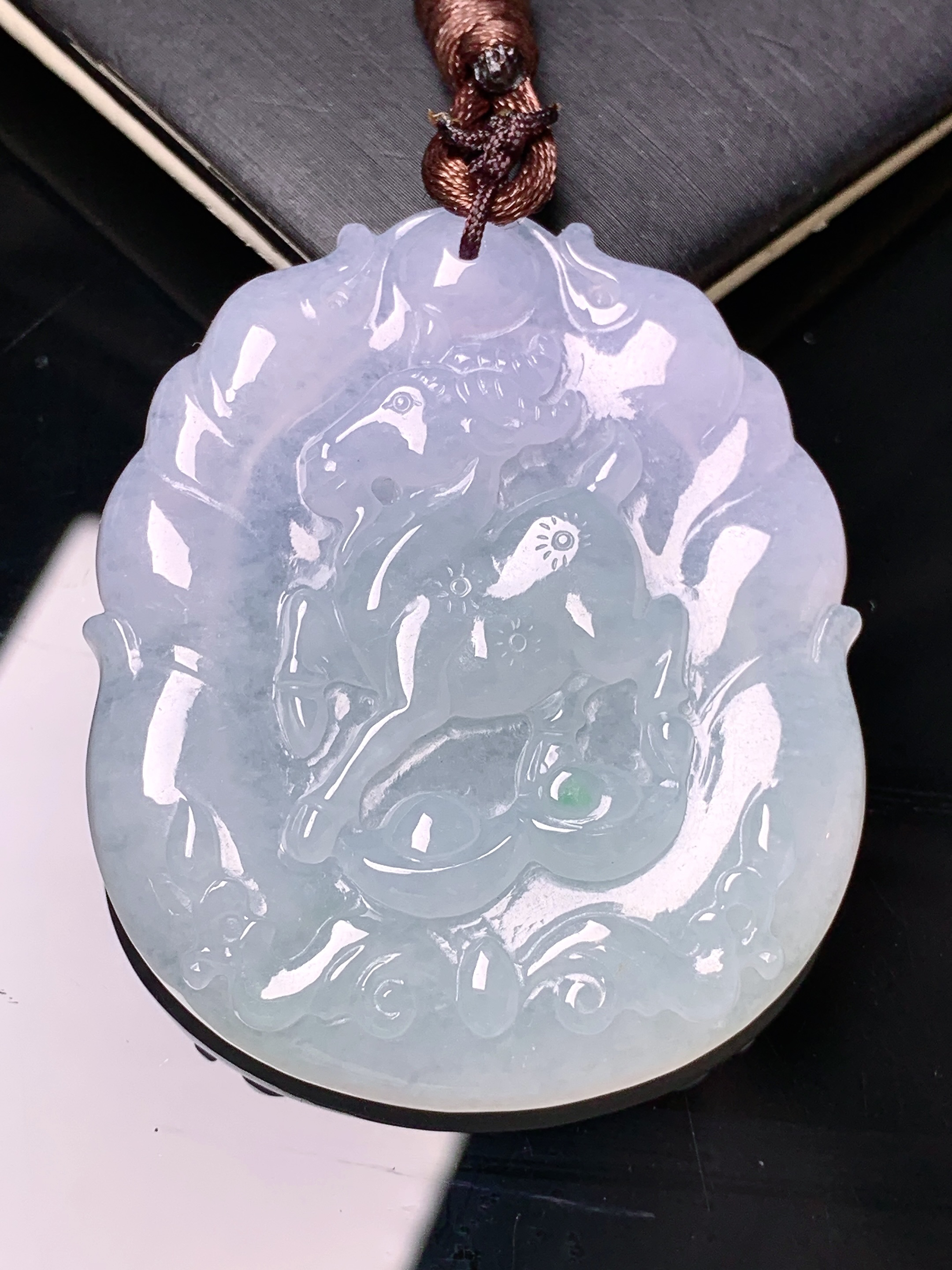 生肖羊牌吊坠 玉质细腻 色泽艳丽清新 水润亮眼 整体尺寸48.5*41*6 b2