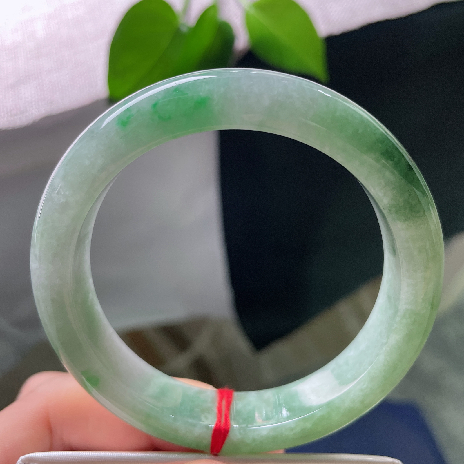 特惠活动#58.1/12.2/9.8，飘绿正圈，皮纹，2. 清玉浮绿，深浅绿意层次自然，上手温婉大气