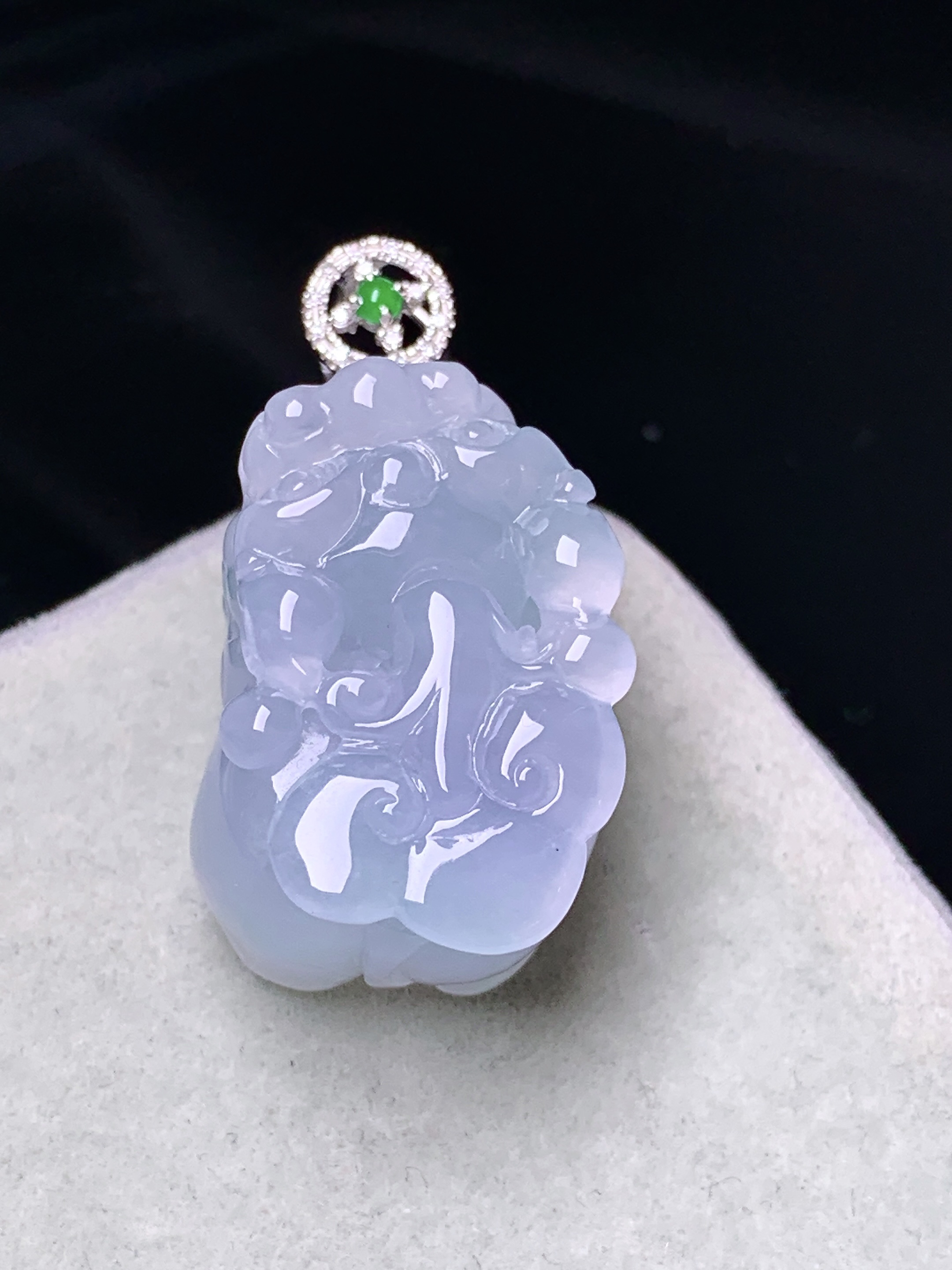 18k金镶嵌貔貅吊坠 玉质细腻 色泽艳丽清新 水润亮眼 整体尺寸33.5*16.5*12 b1
